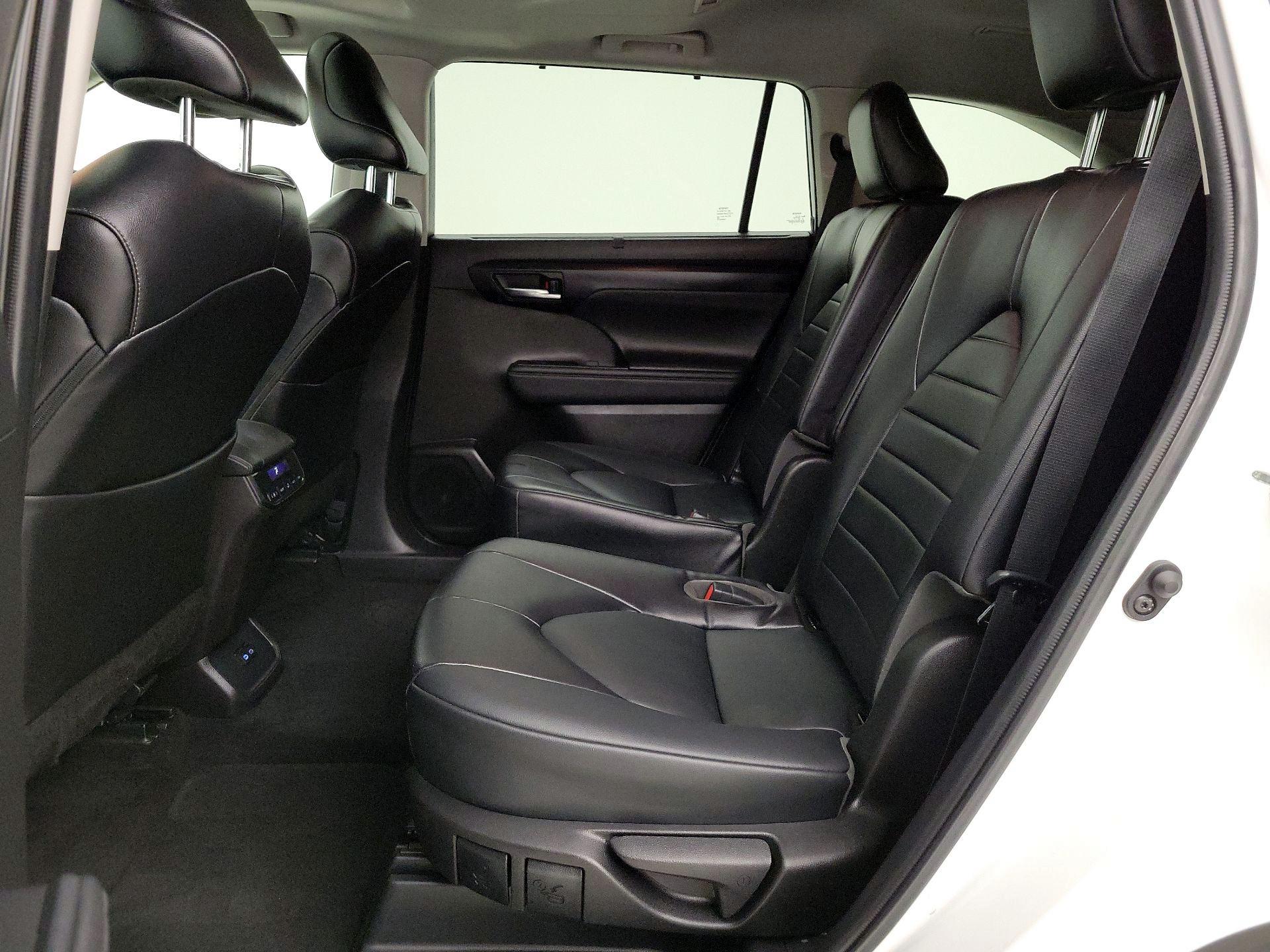 Thumbnail: 2022 Toyota Highlander - 20