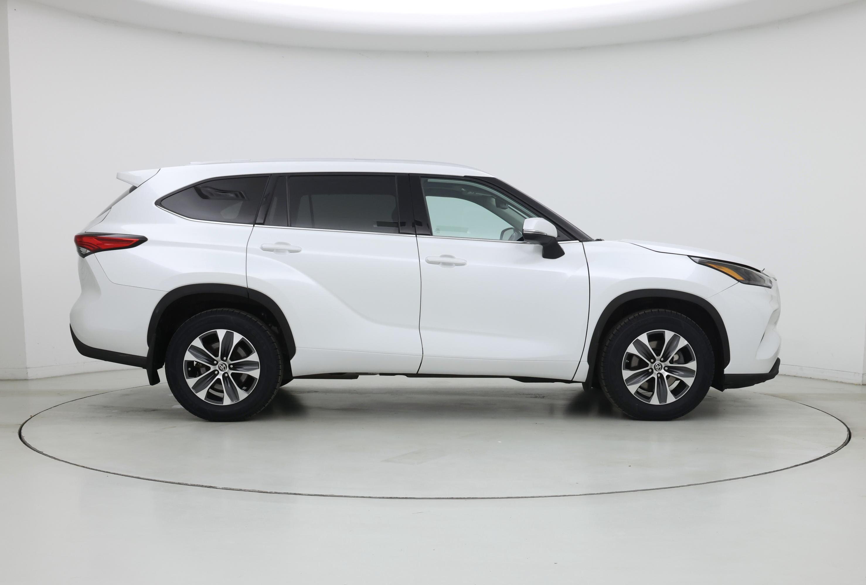 Thumbnail: 2022 Toyota Highlander - 7
