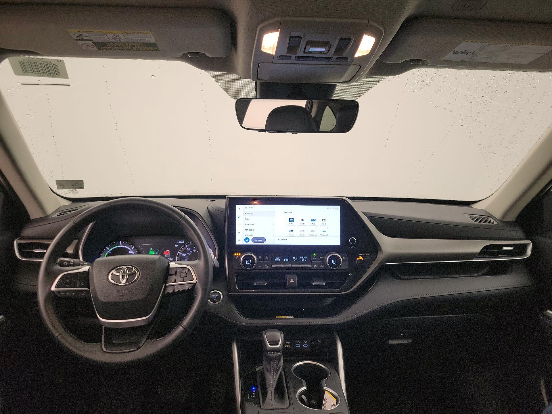 Thumbnail: 2023 Toyota Highlander - 9