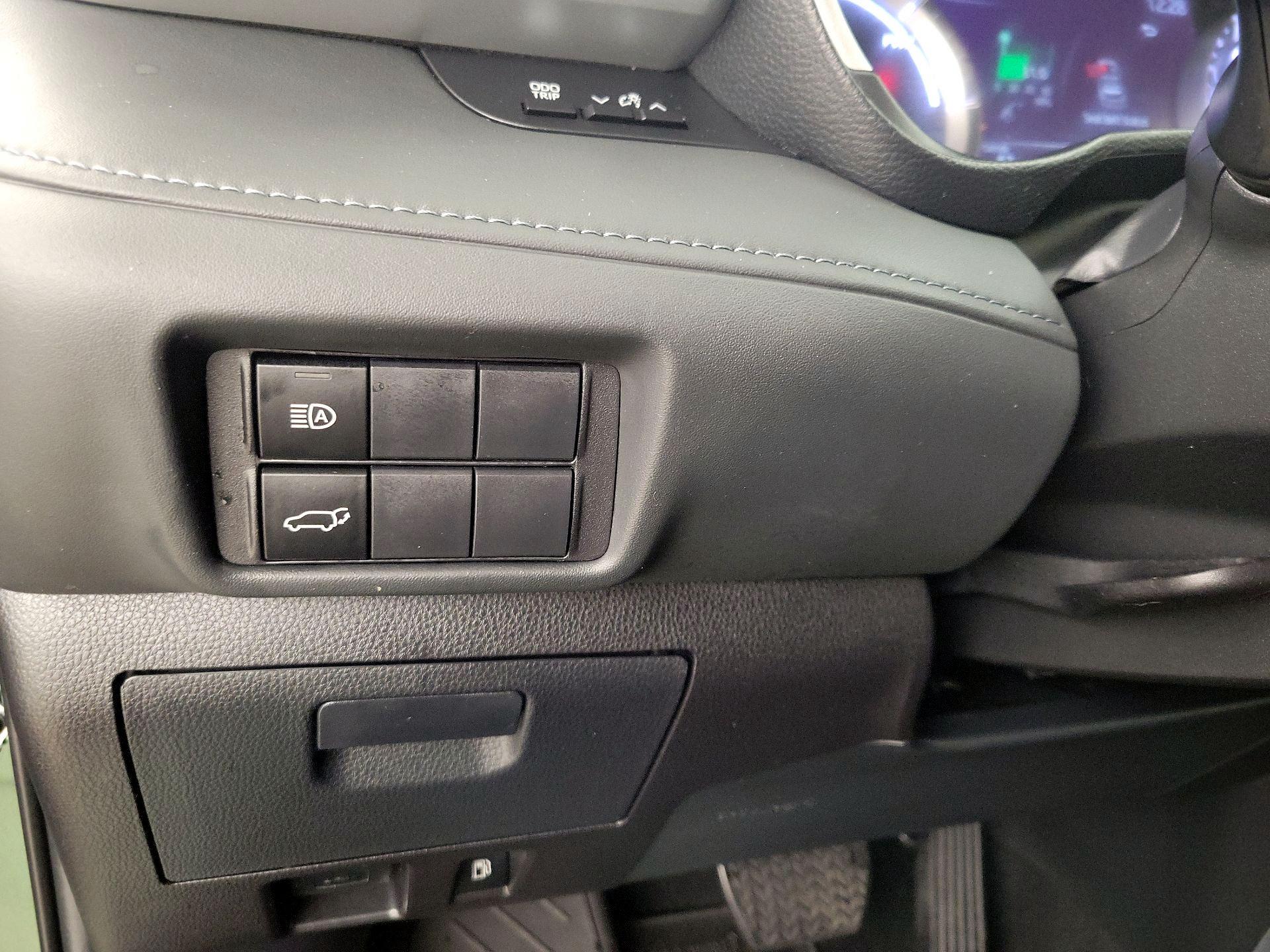 Thumbnail: 2023 Toyota Highlander - 13