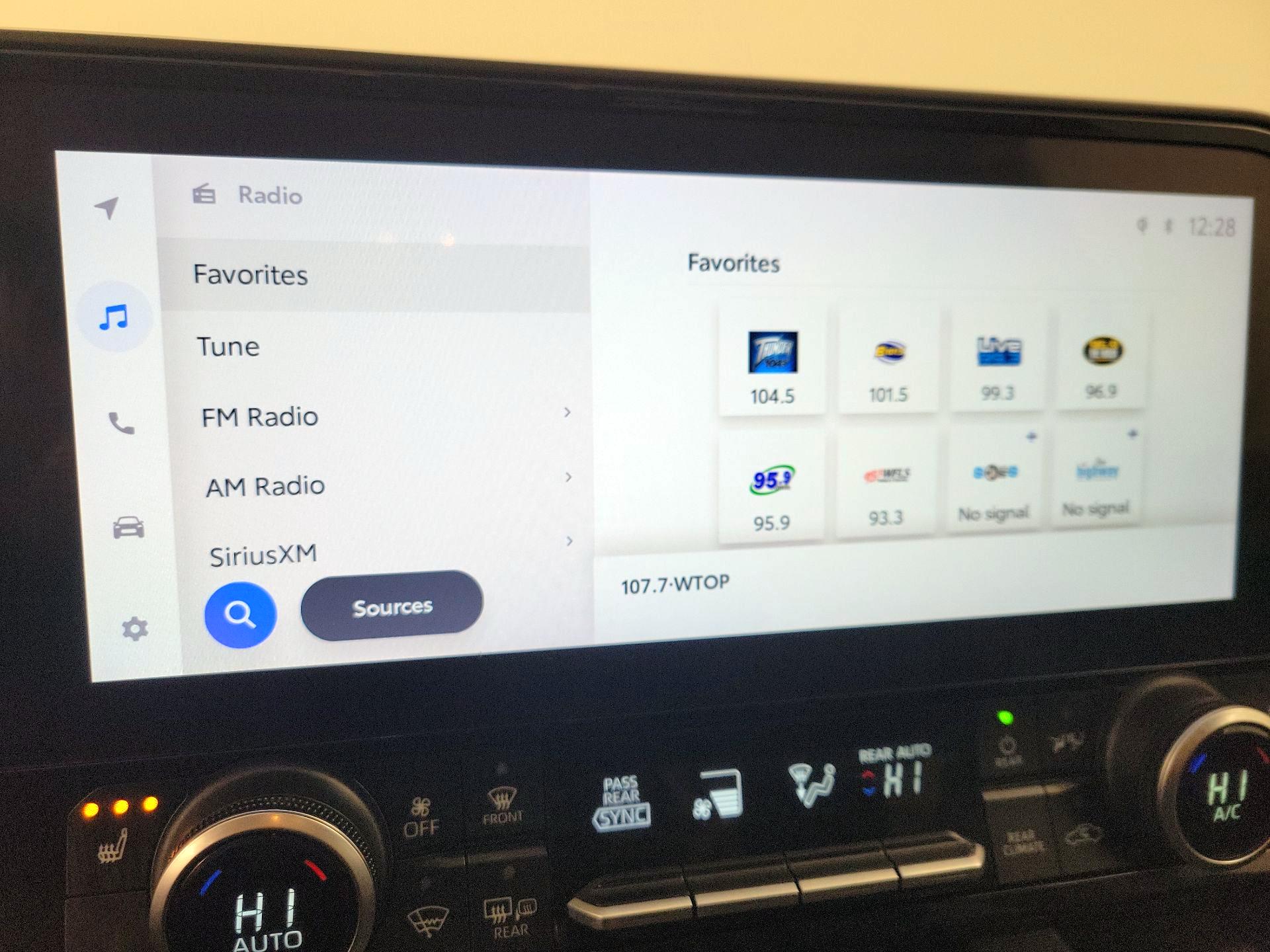 Thumbnail: 2023 Toyota Highlander - 16