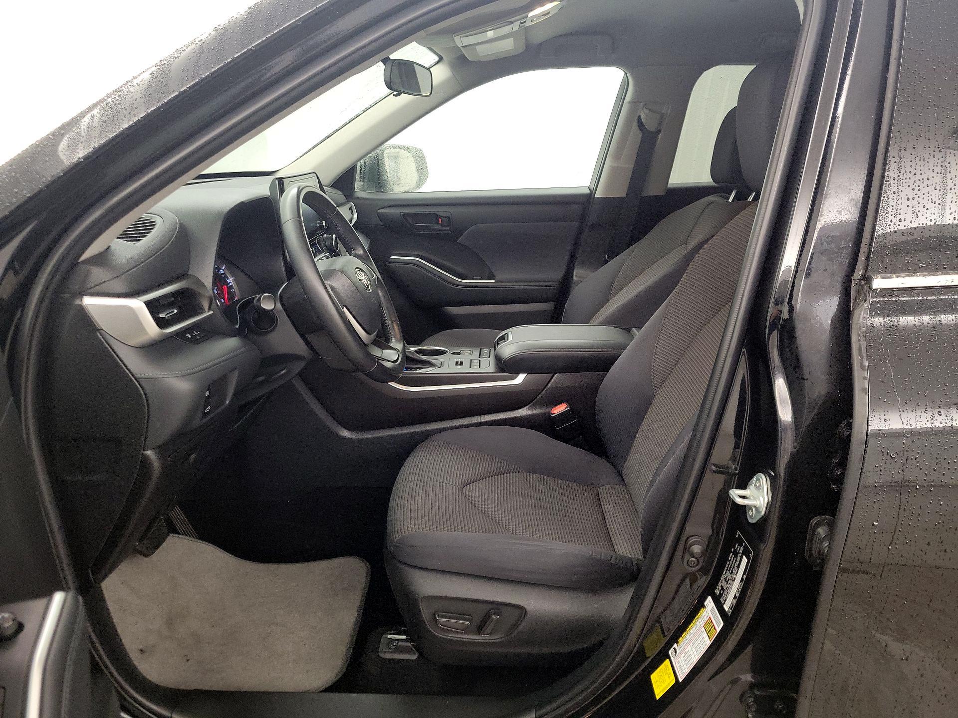 Thumbnail: 2022 Toyota Highlander - 11