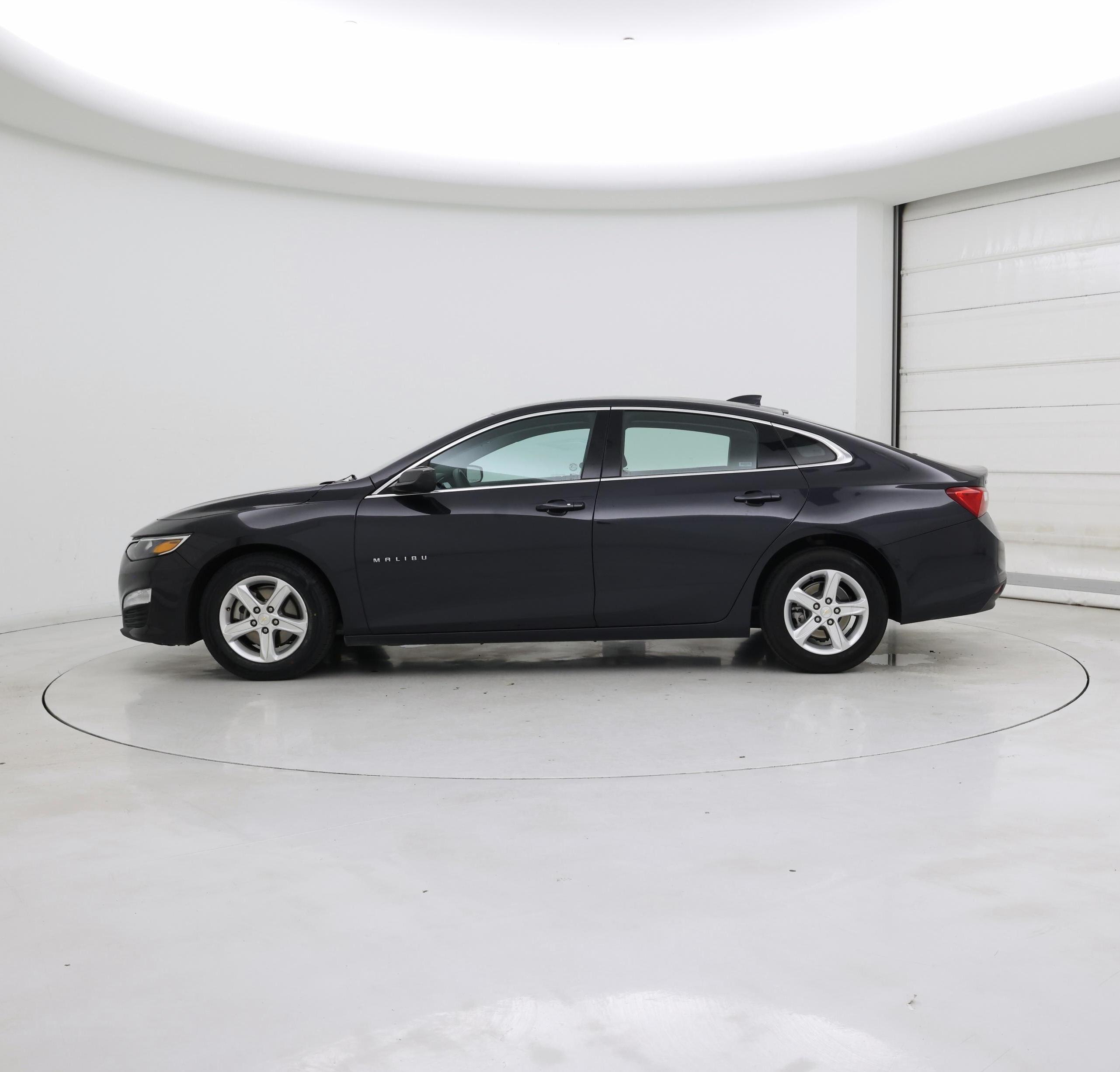 Thumbnail: 2023 Chevrolet Malibu - 3