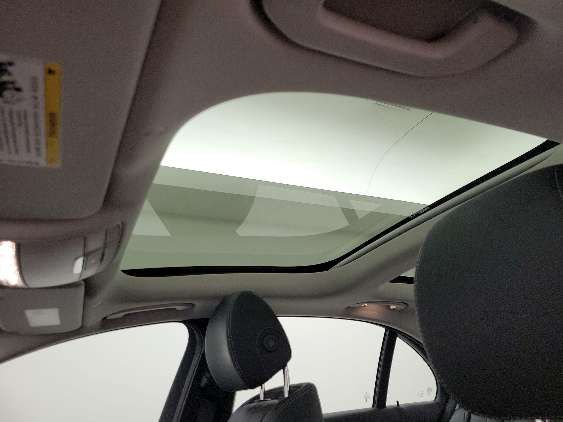 Thumbnail: 2022 Mercedes-Benz E-Class - 20