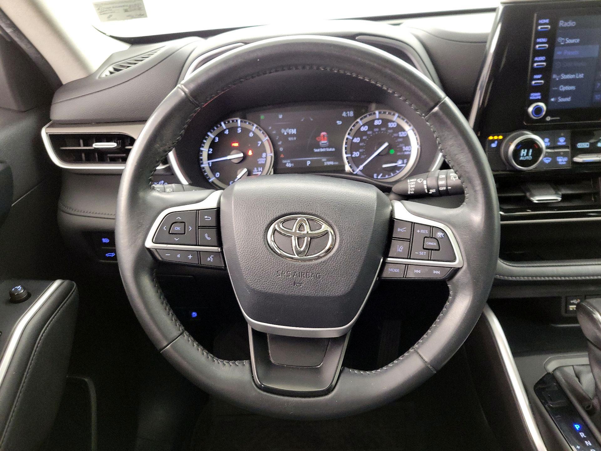 Thumbnail: 2022 Toyota Highlander - 10