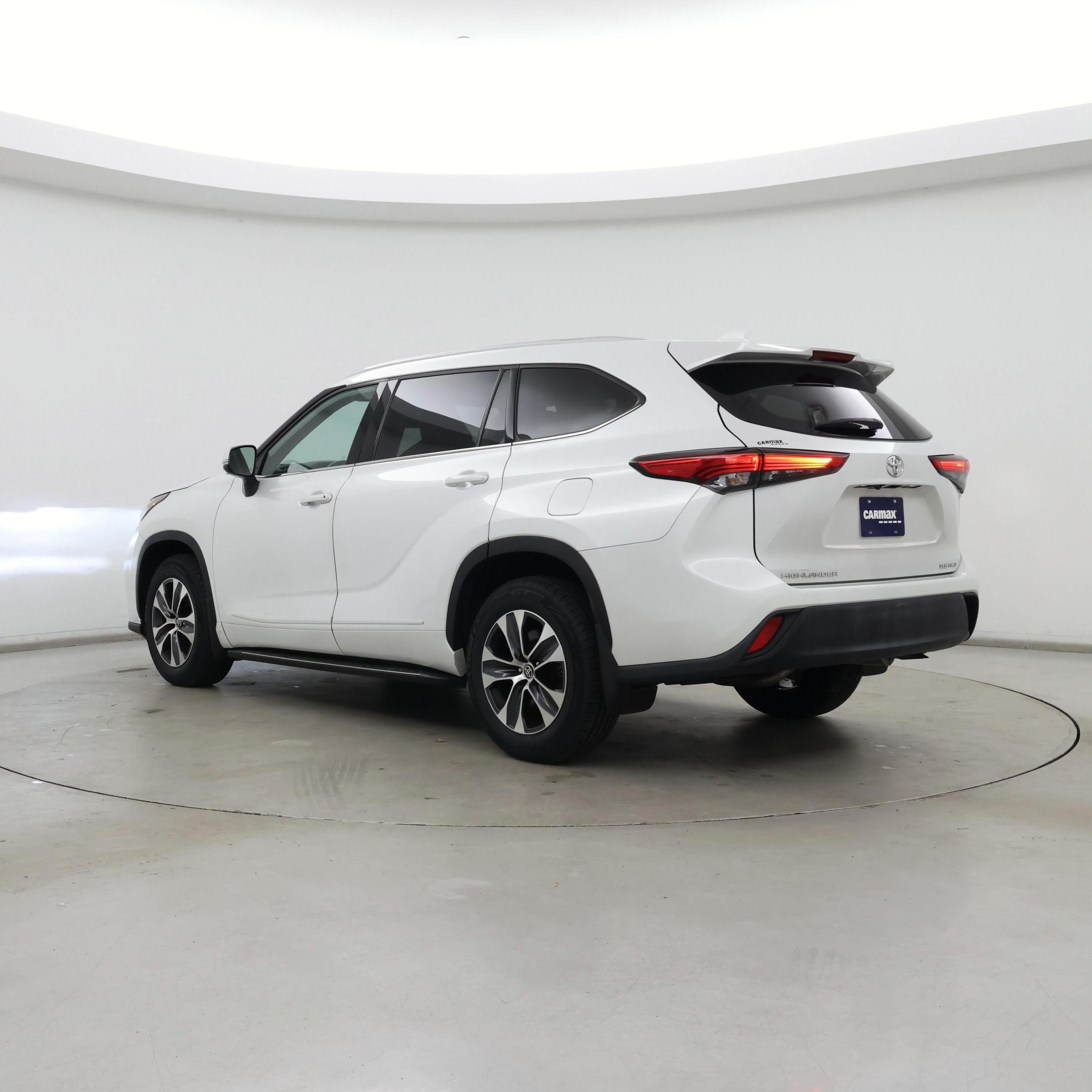 Thumbnail: 2022 Toyota Highlander - 2