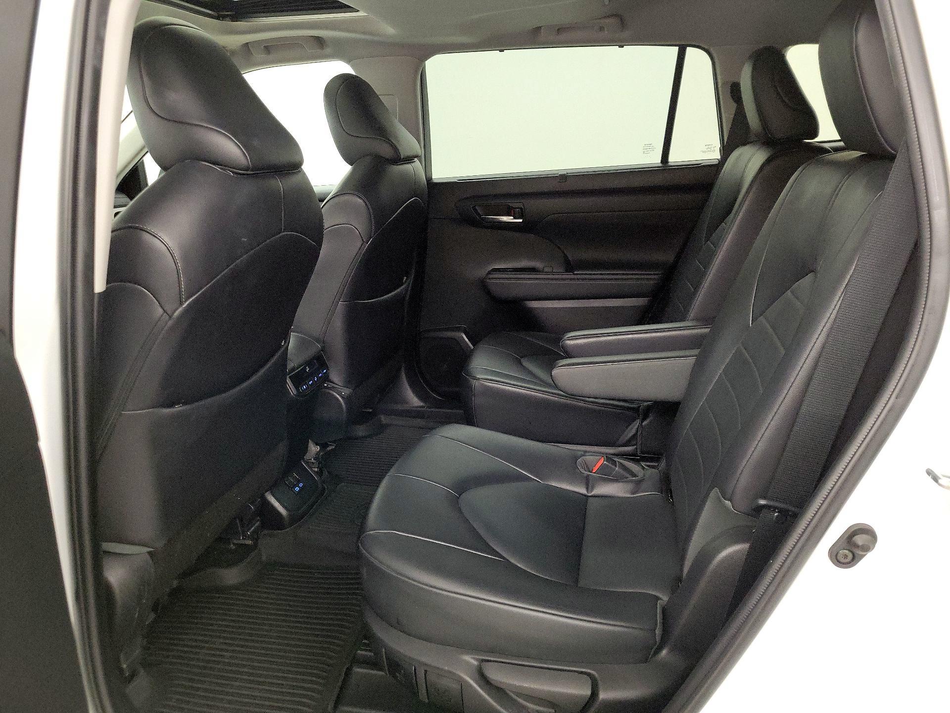 Thumbnail: 2022 Toyota Highlander - 20