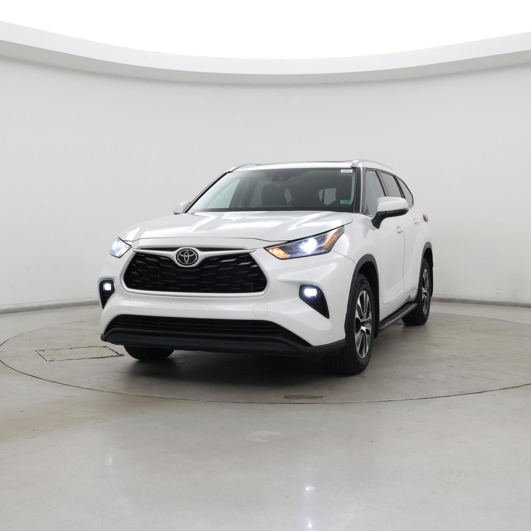 Thumbnail: 2022 Toyota Highlander - 4