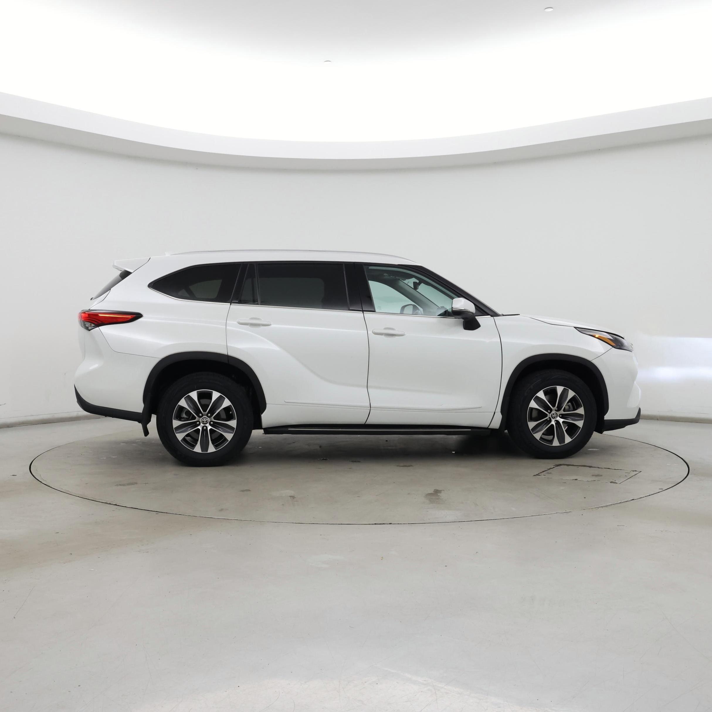 Thumbnail: 2022 Toyota Highlander - 7