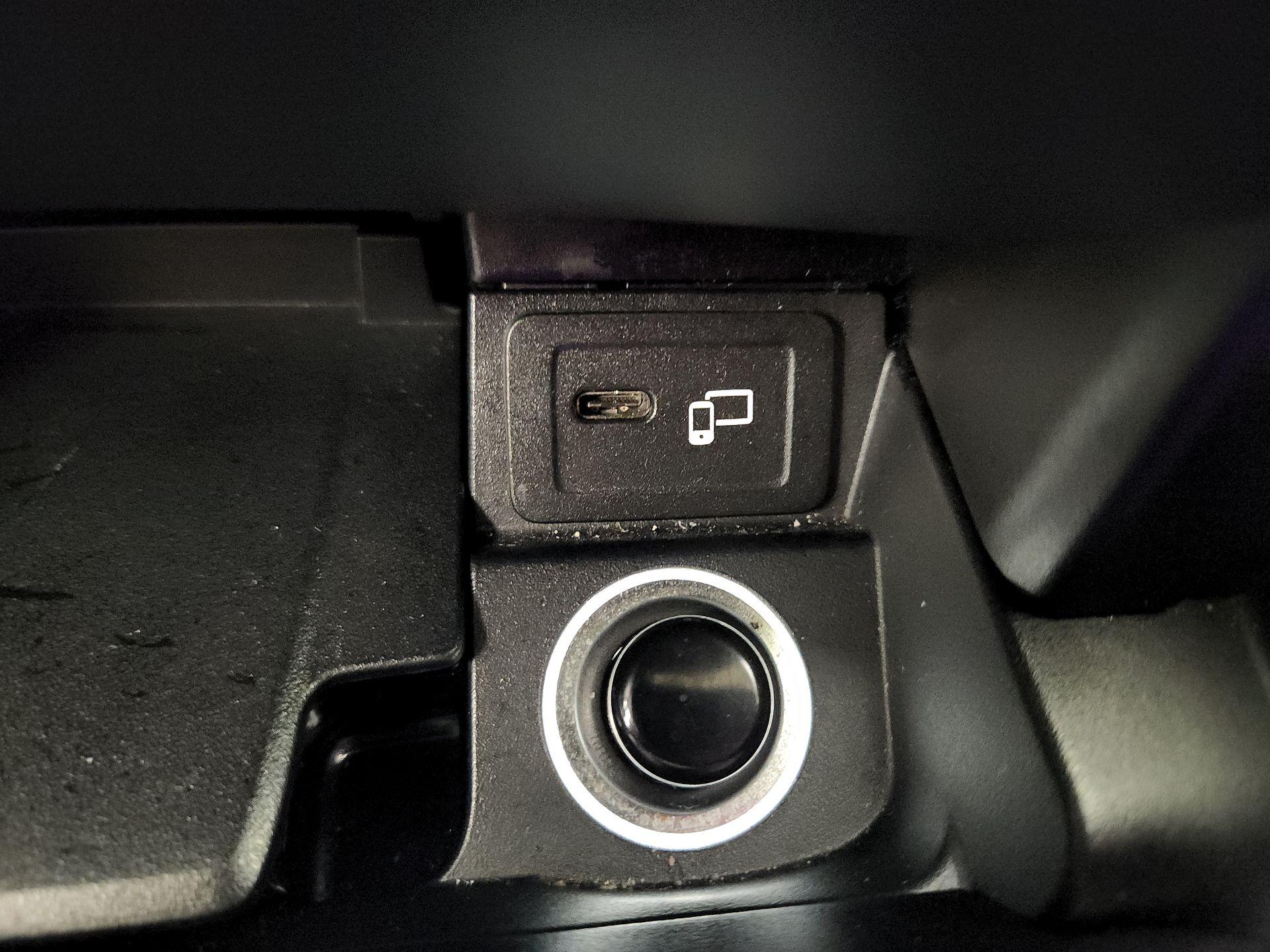 Thumbnail: 2021 Mercedes-Benz E-Class - 16