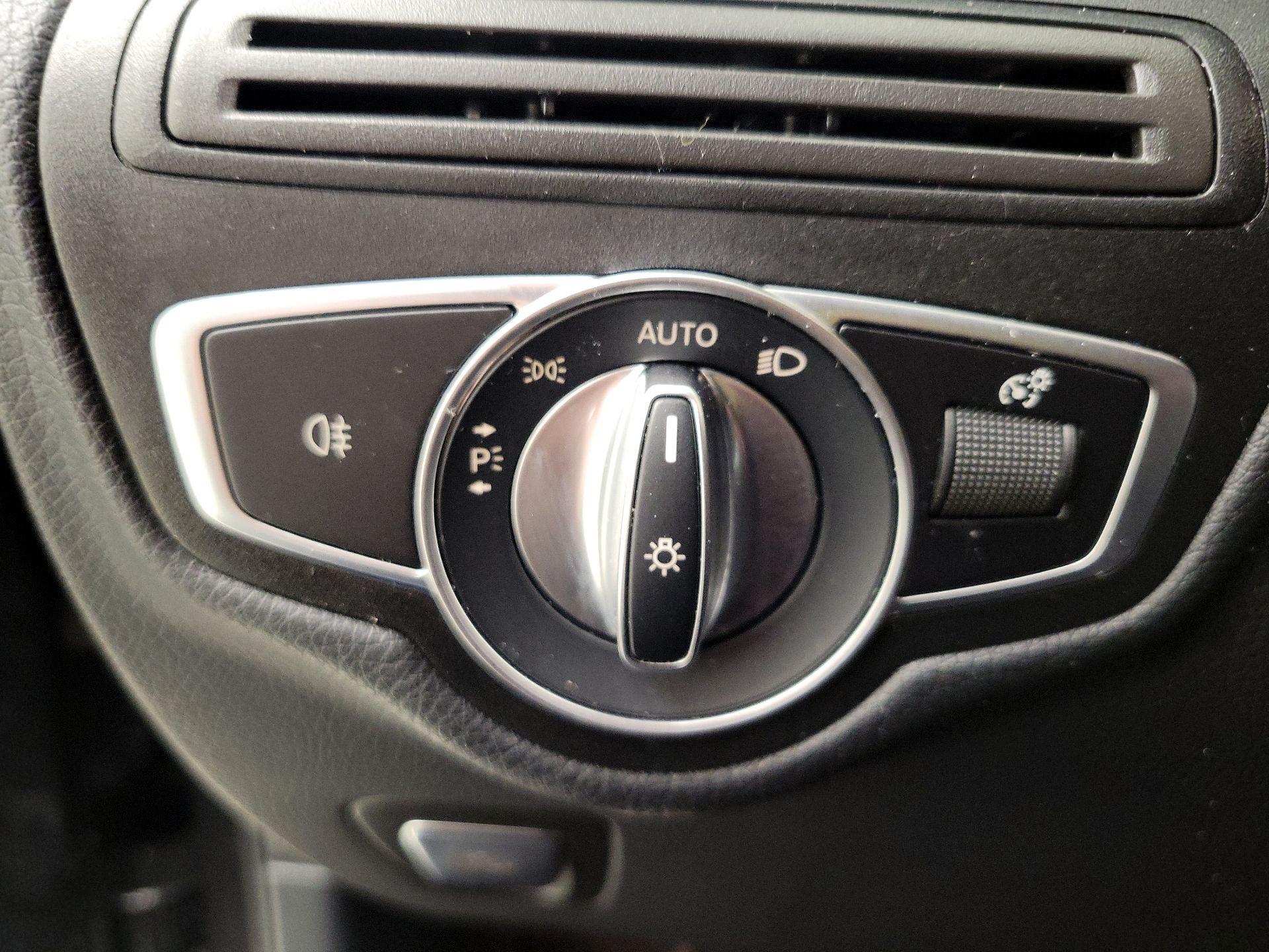 Thumbnail: 2022 Mercedes-Benz GLC - 13