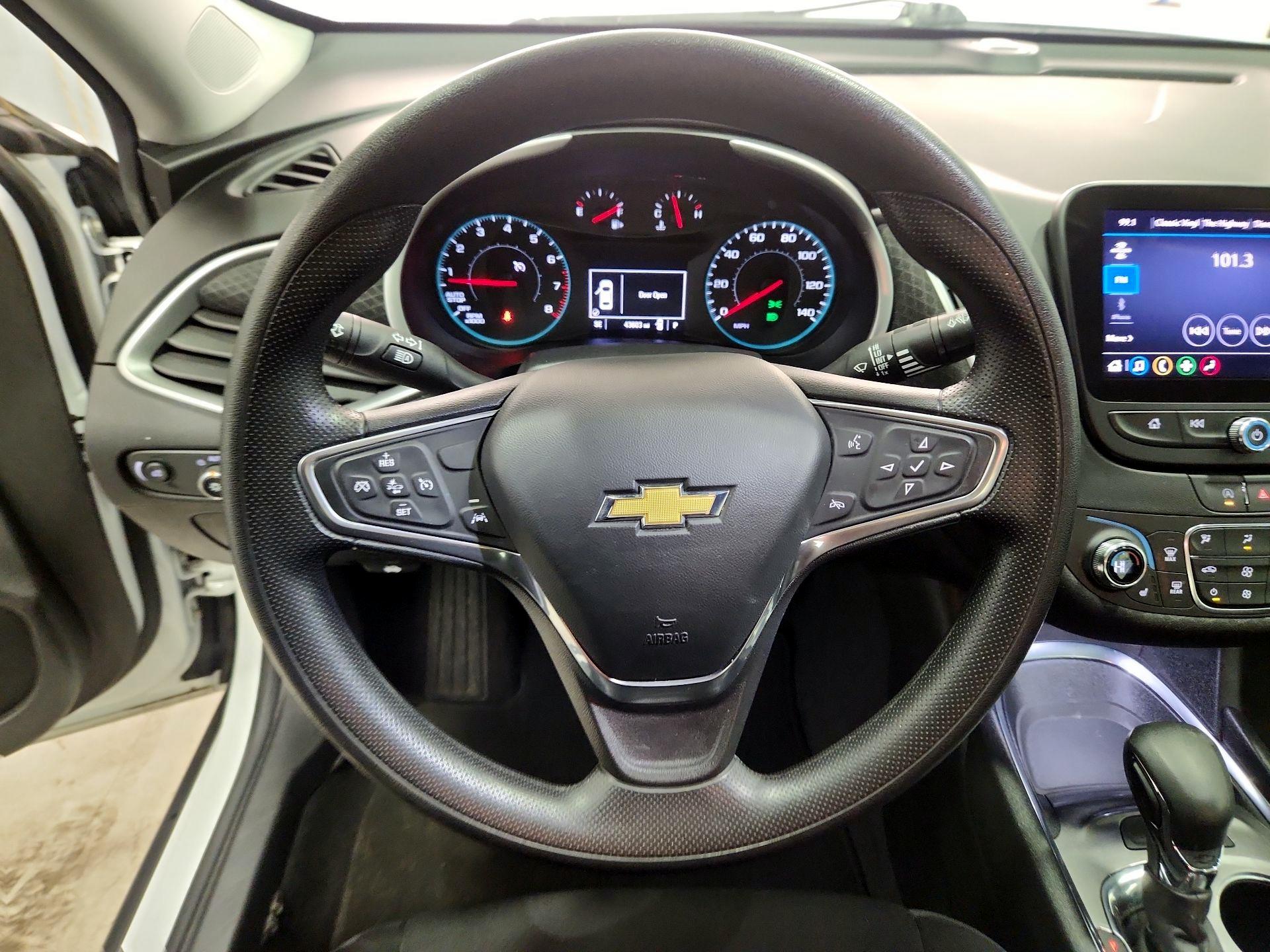 Thumbnail: 2023 Chevrolet Malibu - 10