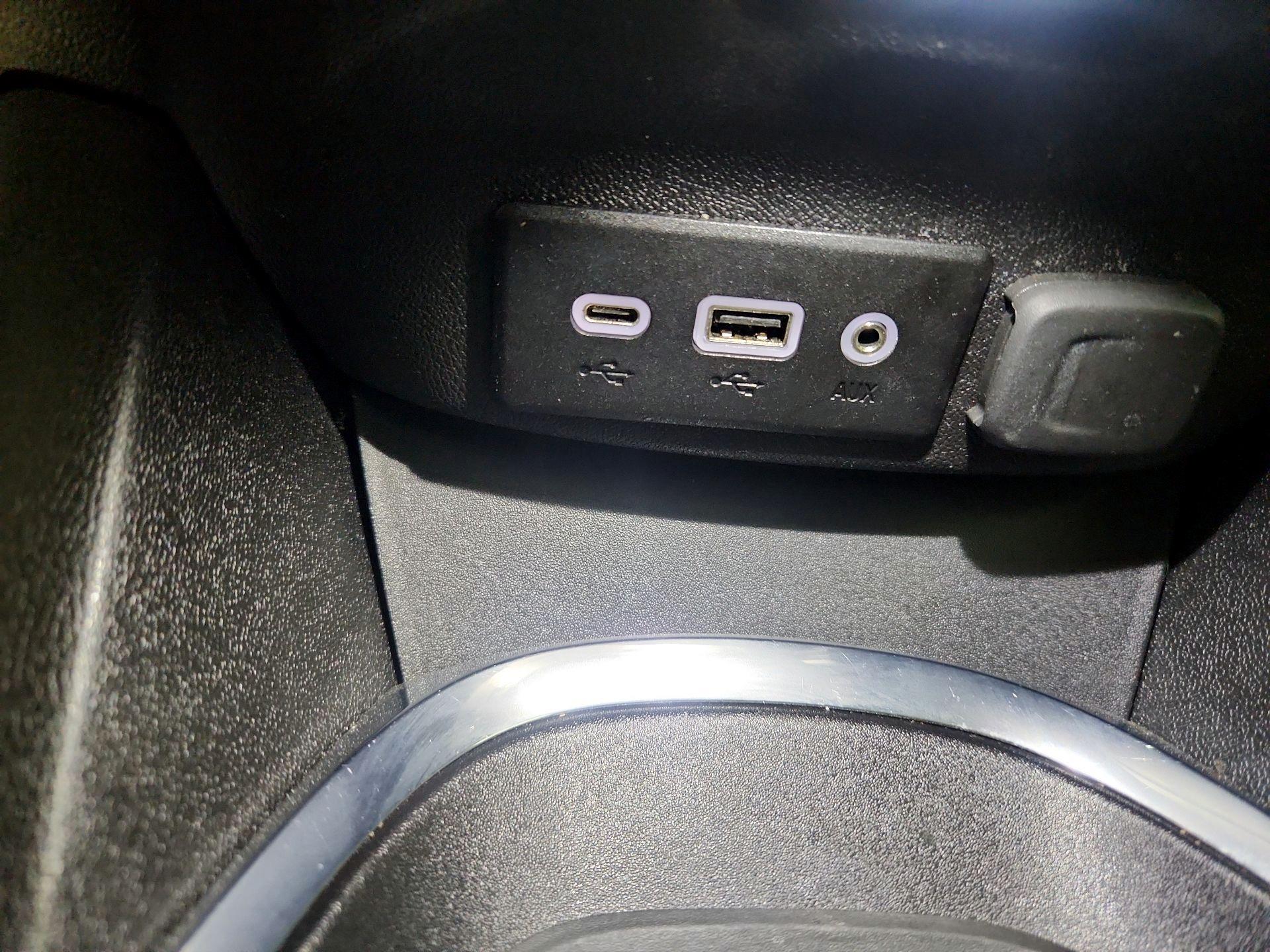 Thumbnail: 2023 Chevrolet Malibu - 18