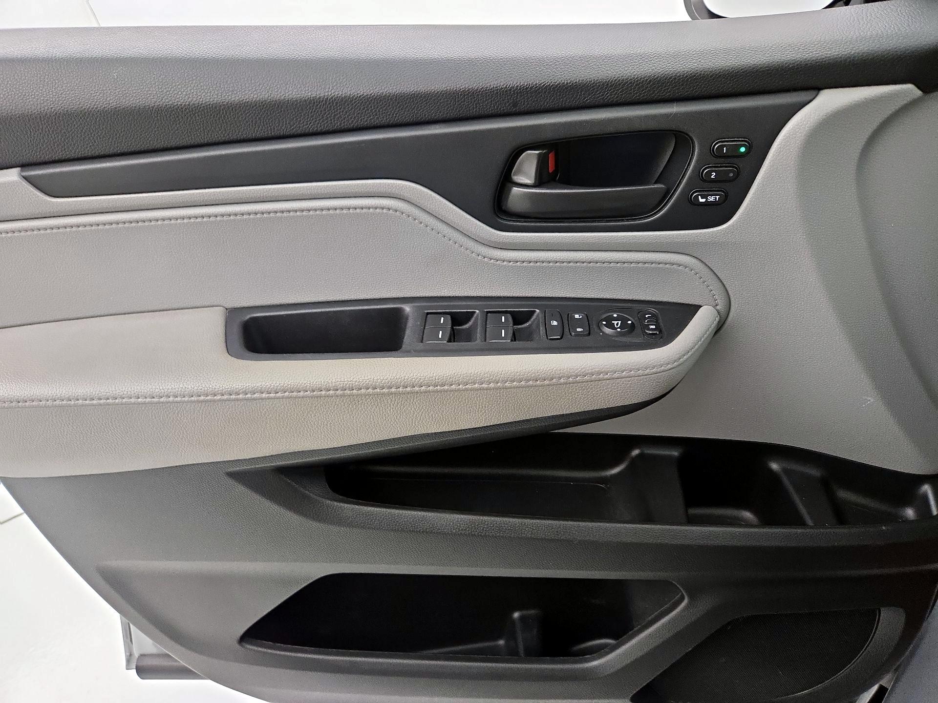 Thumbnail: 2023 Honda Odyssey - 12