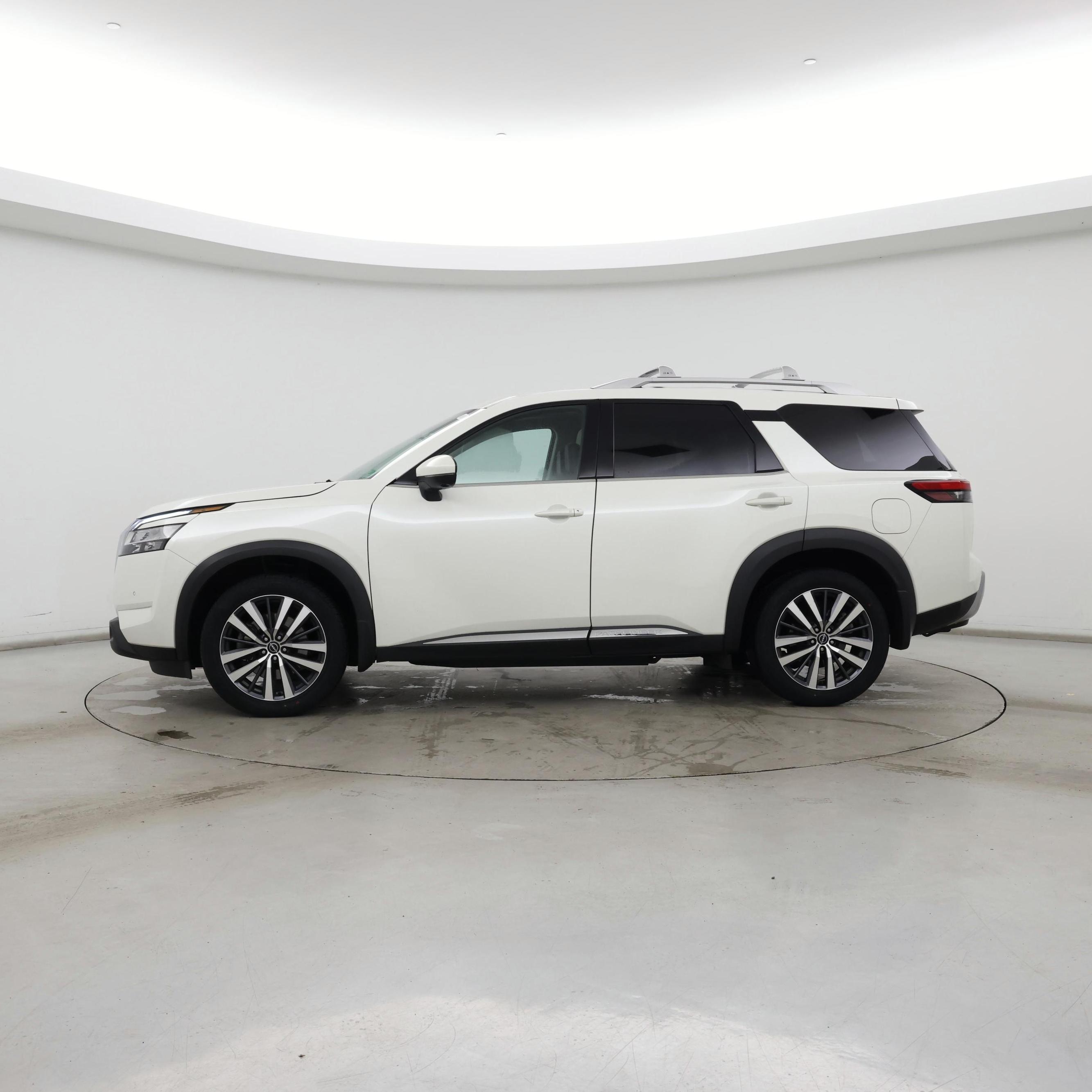 Thumbnail: 2022 Nissan Pathfinder - 3