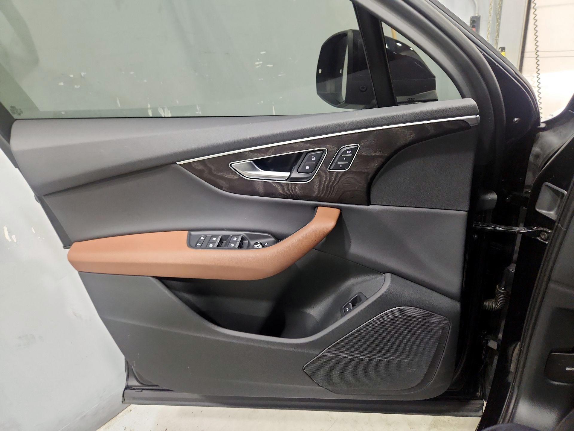 Thumbnail: 2021 Audi Q7 - 12