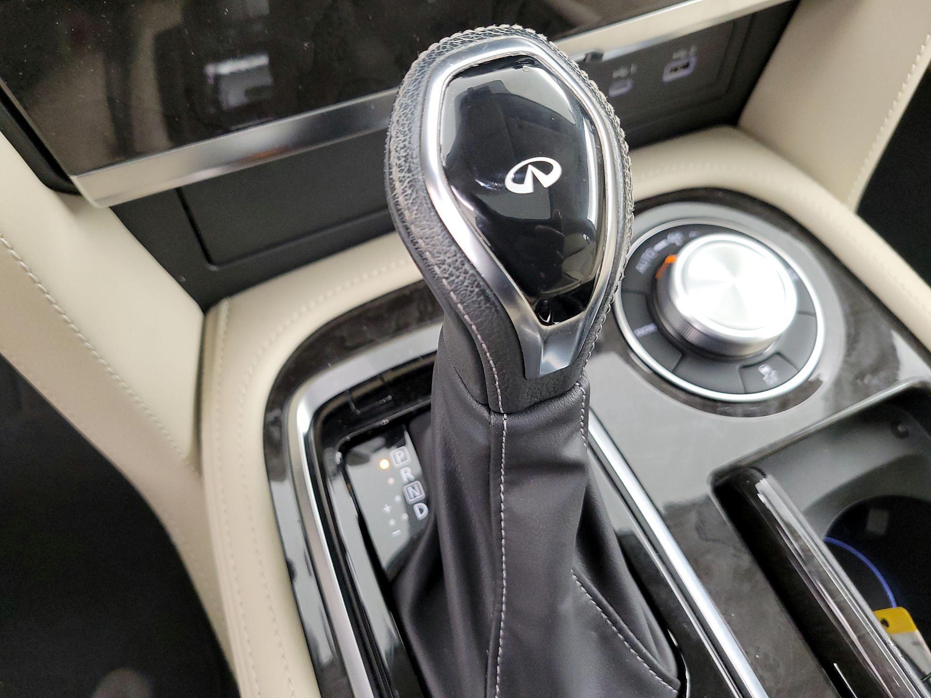 Thumbnail: 2022 INFINITI QX80 - 18