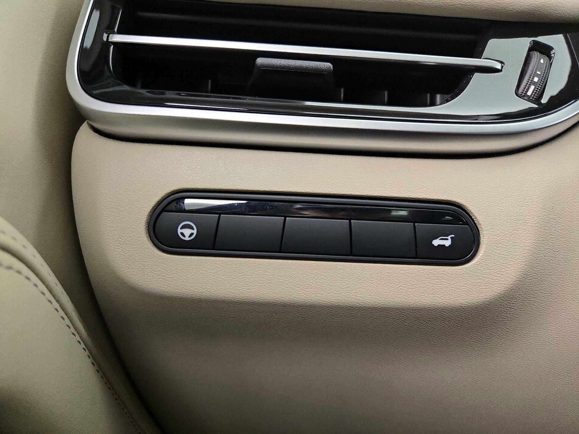 Thumbnail: 2023 INFINITI QX60 - 13