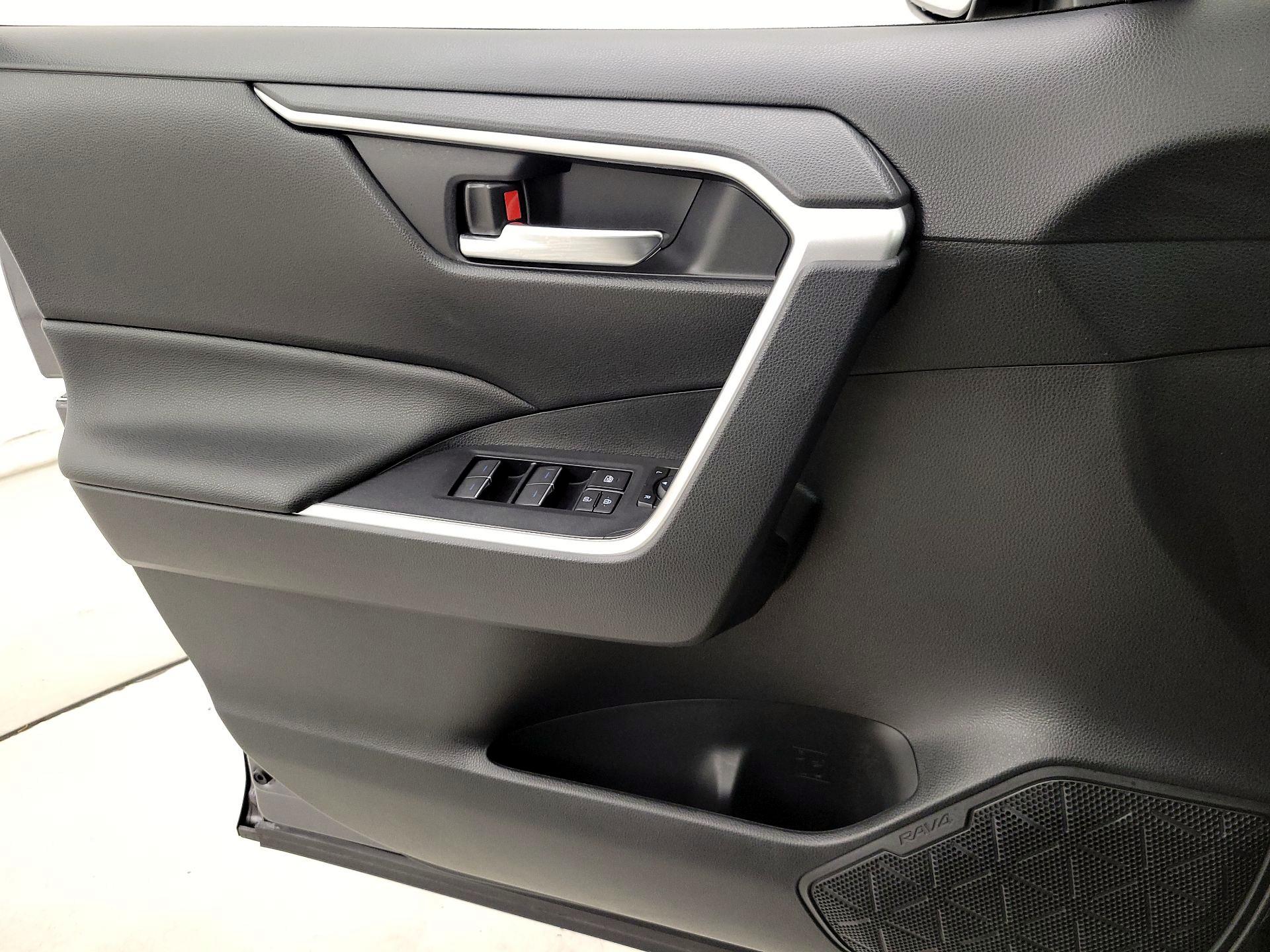 Thumbnail: 2022 Toyota RAV4 - 12