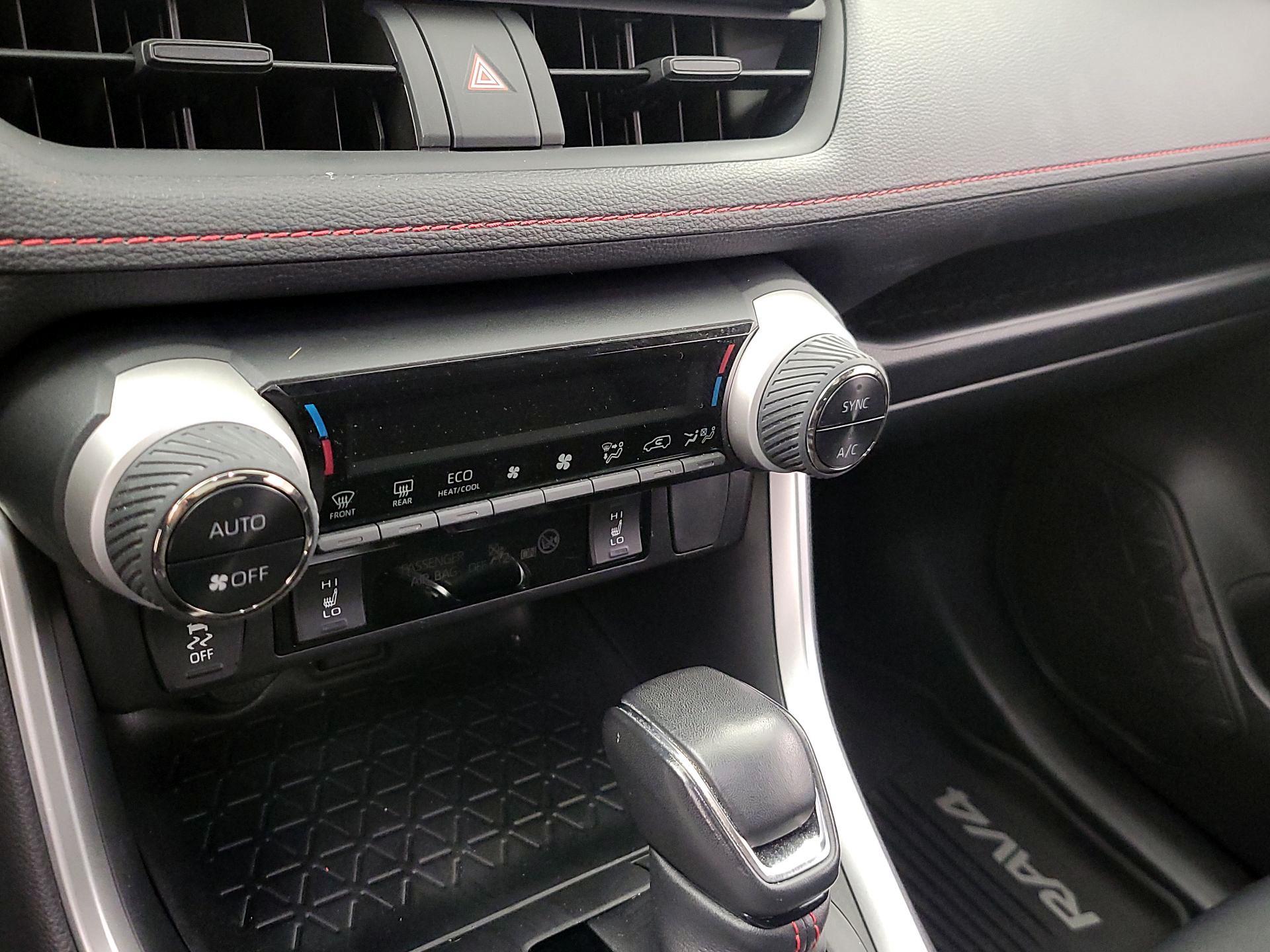 Thumbnail: 2022 Toyota RAV4 - 16