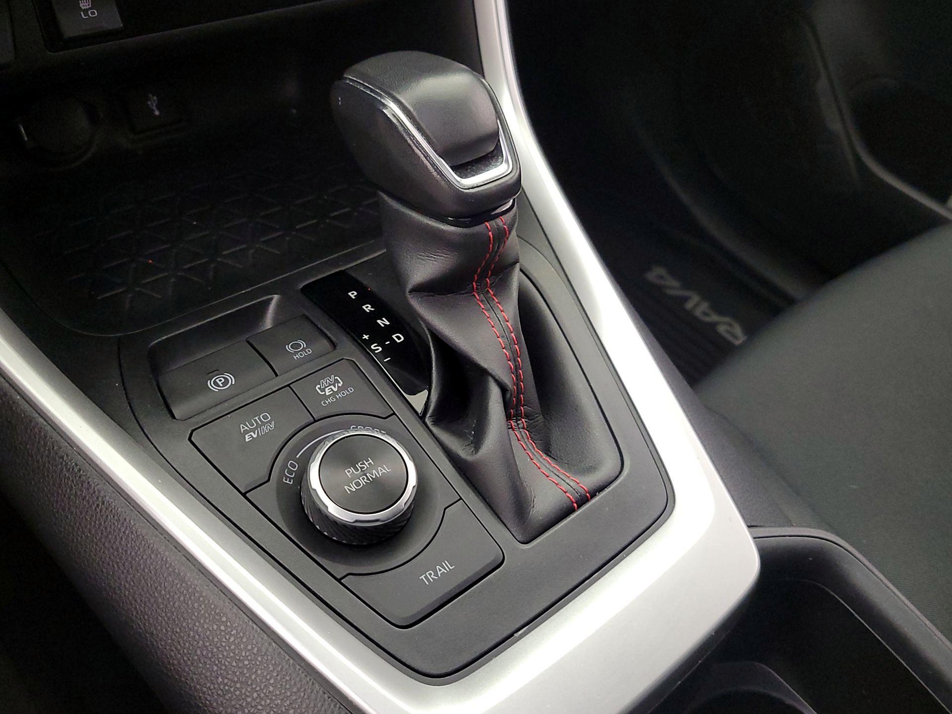 Thumbnail: 2022 Toyota RAV4 - 17