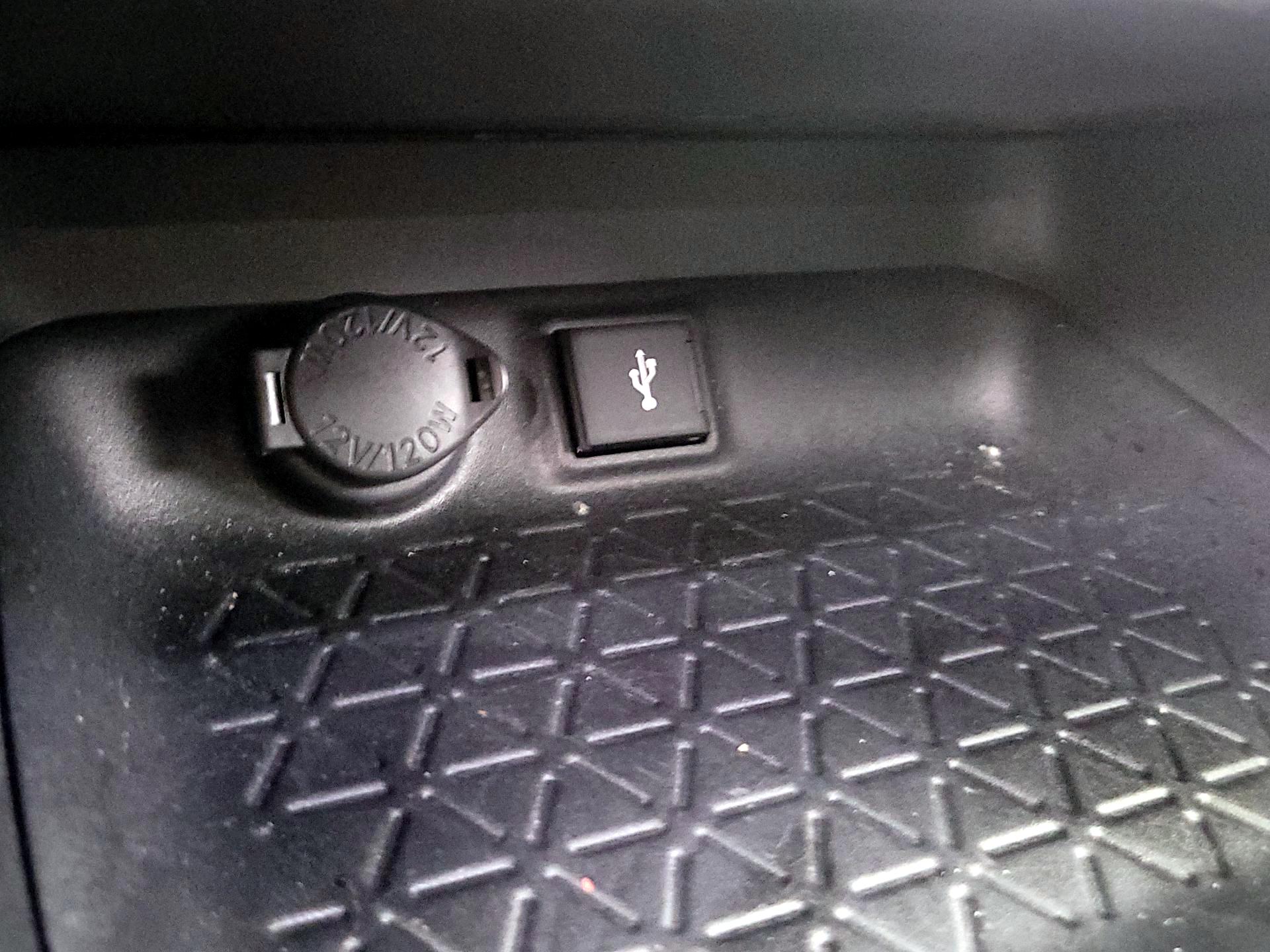 Thumbnail: 2022 Toyota RAV4 - 18