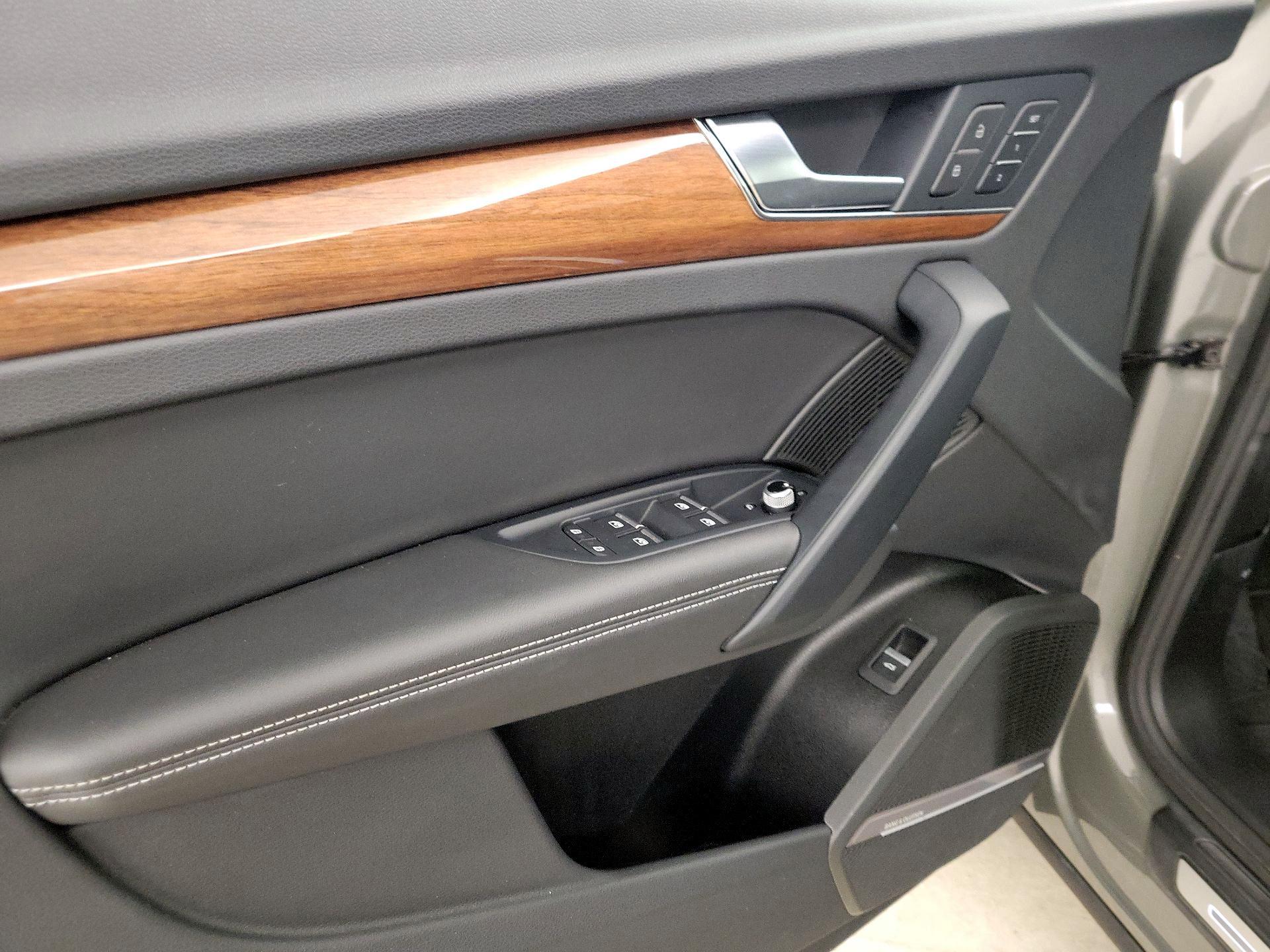 Thumbnail: 2023 Audi Q5 - 12