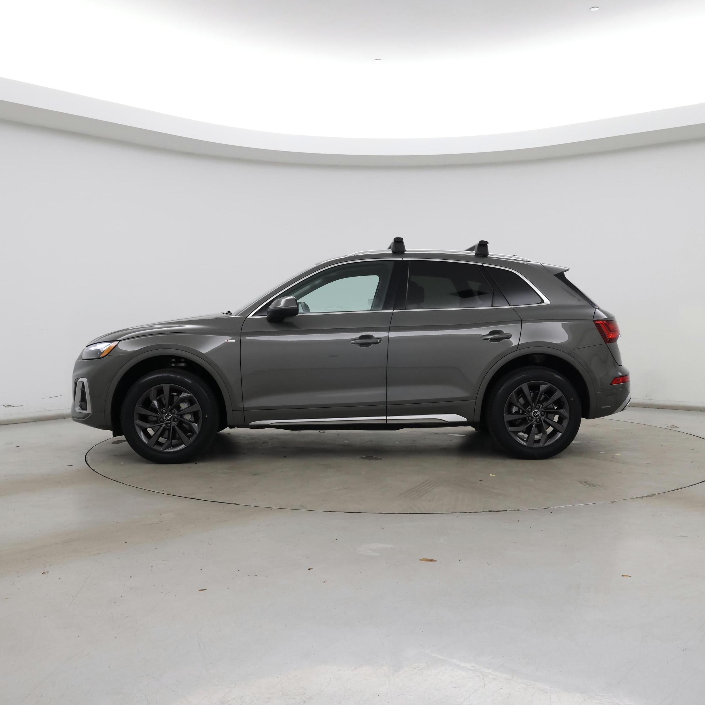 Thumbnail: 2023 Audi Q5 - 3