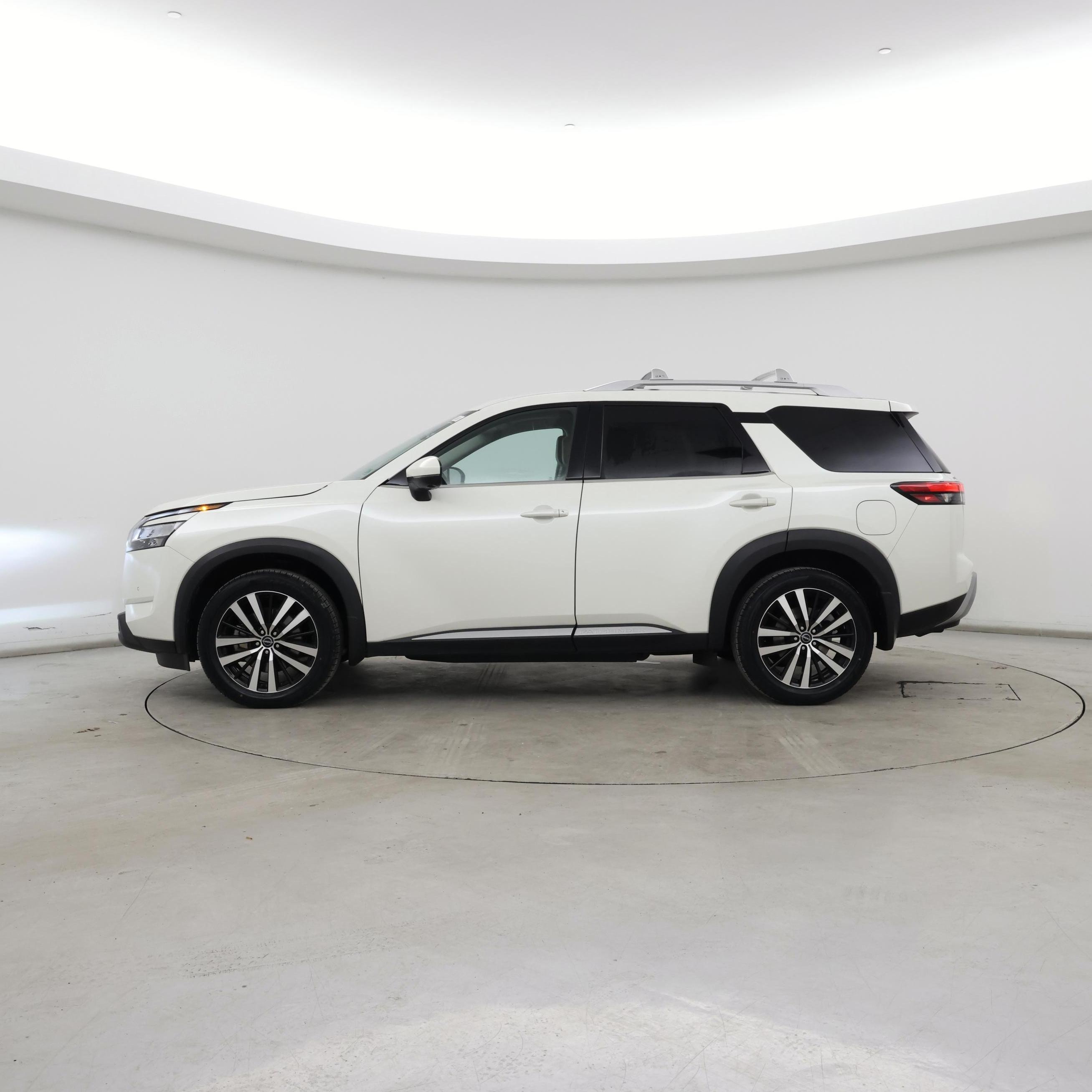 Thumbnail: 2023 Nissan Pathfinder - 3