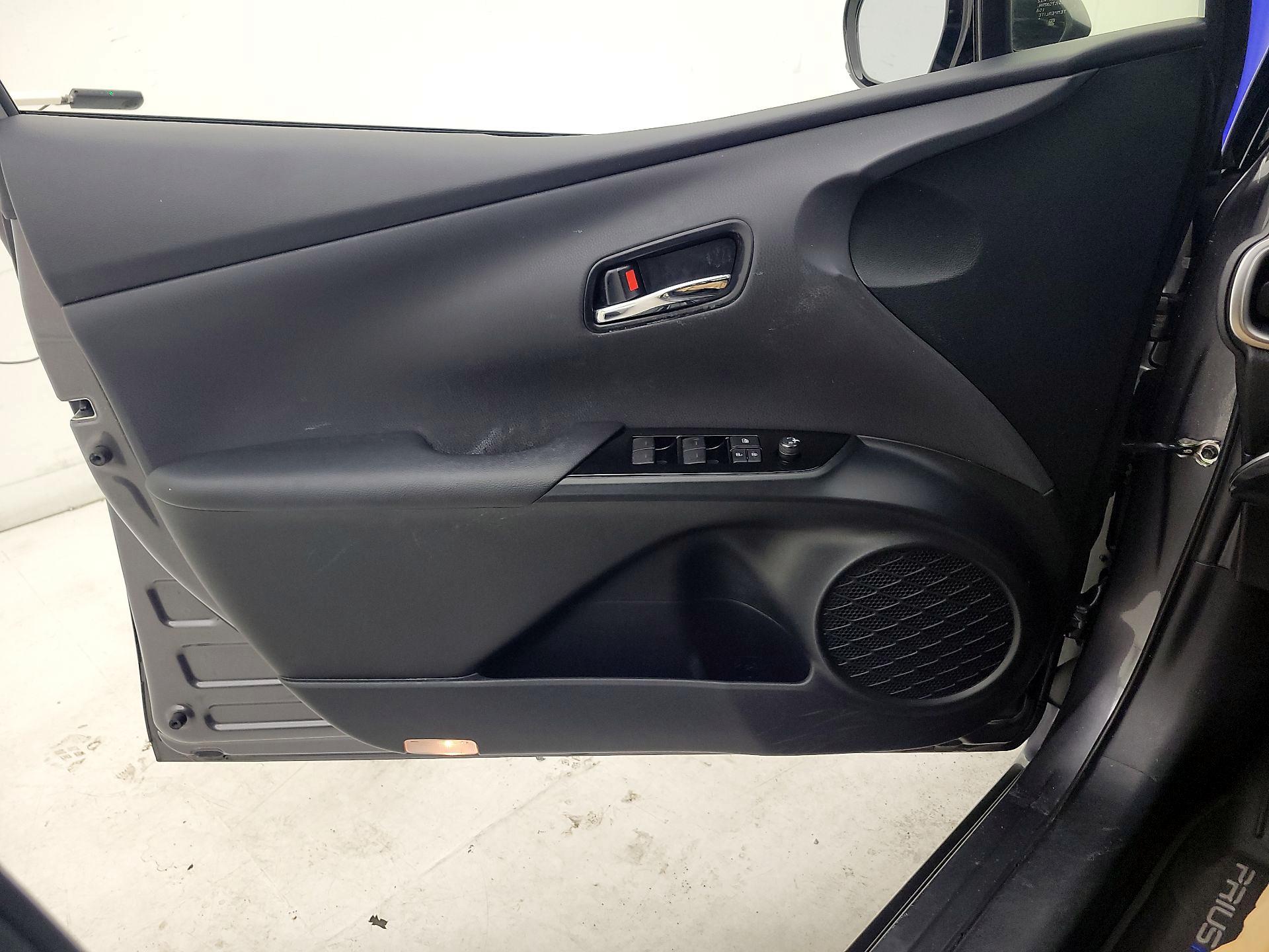 Thumbnail: 2020 Toyota Prius Prime - 12