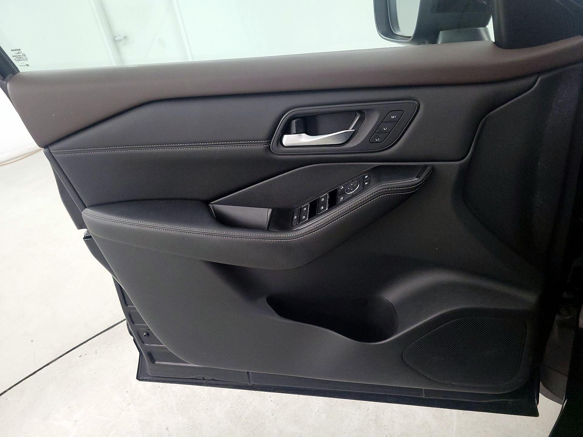 Thumbnail: 2022 Nissan Rogue - 12