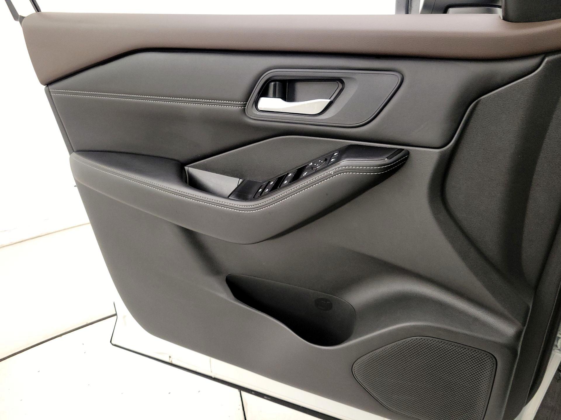 Thumbnail: 2023 Nissan Rogue - 12