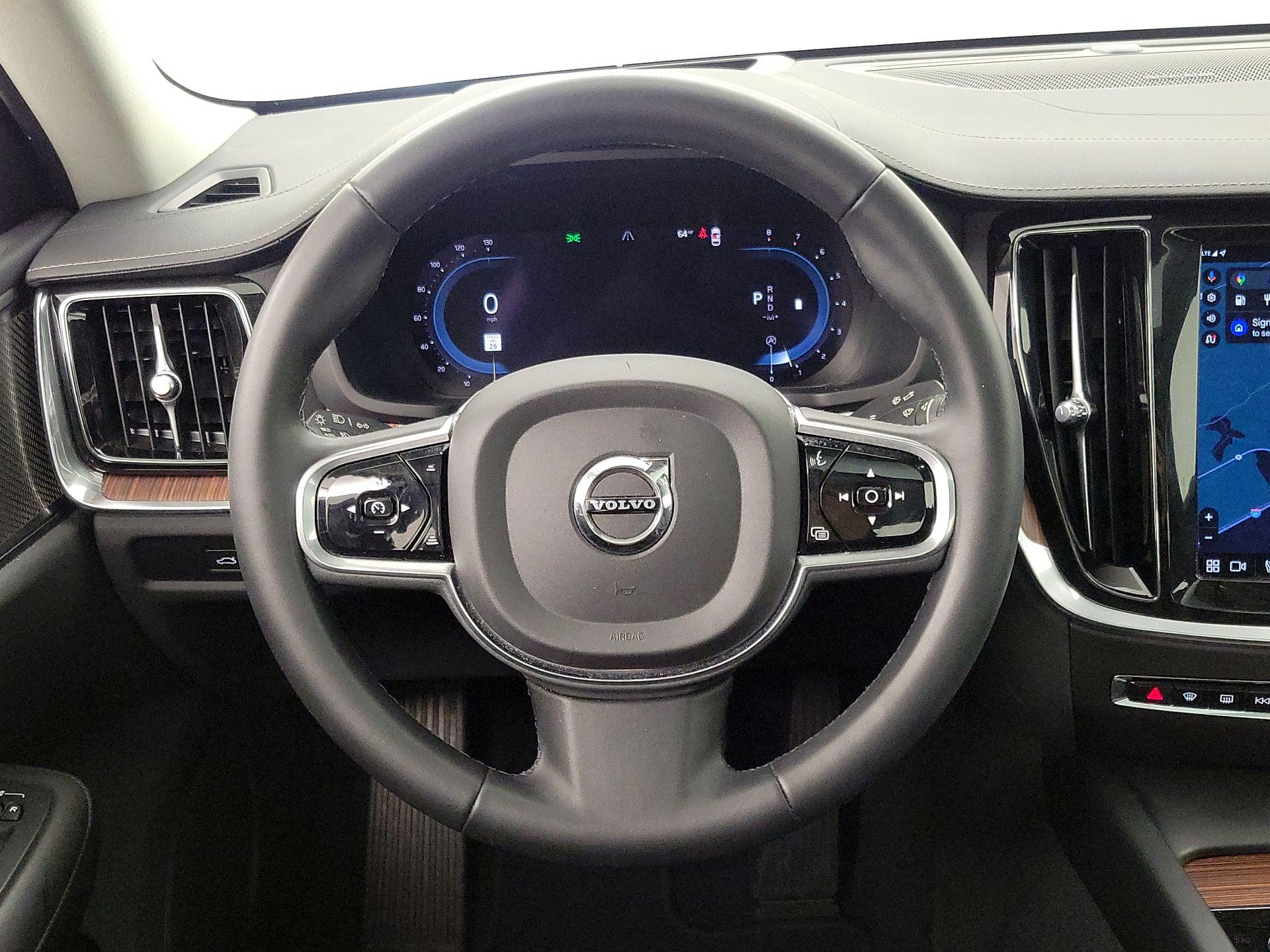 Thumbnail: 2023 Volvo S60 - 10