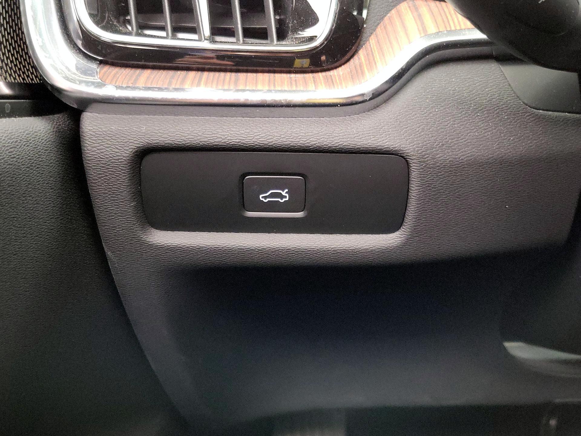 Thumbnail: 2023 Volvo S60 - 13