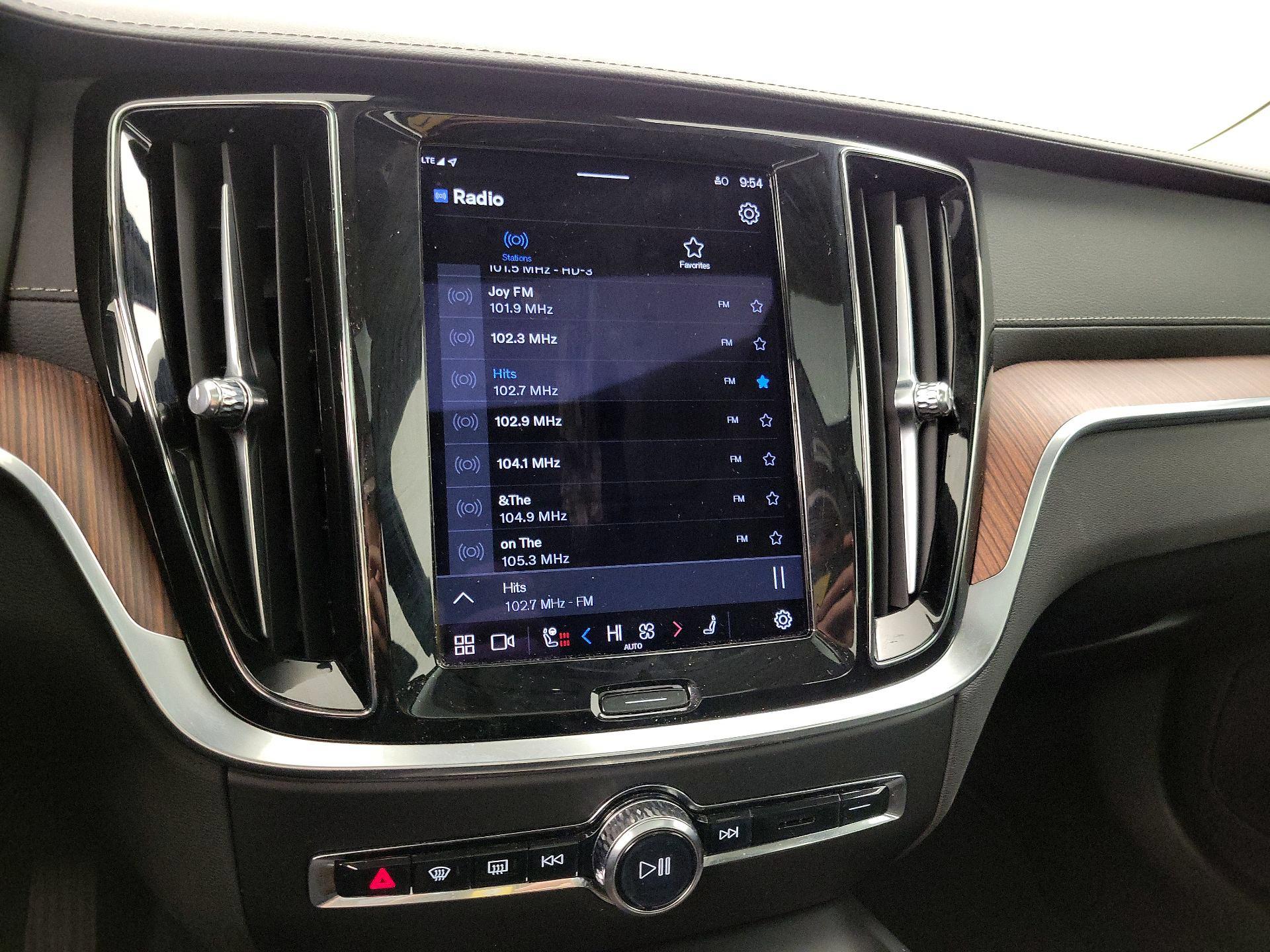 Thumbnail: 2023 Volvo S60 - 16