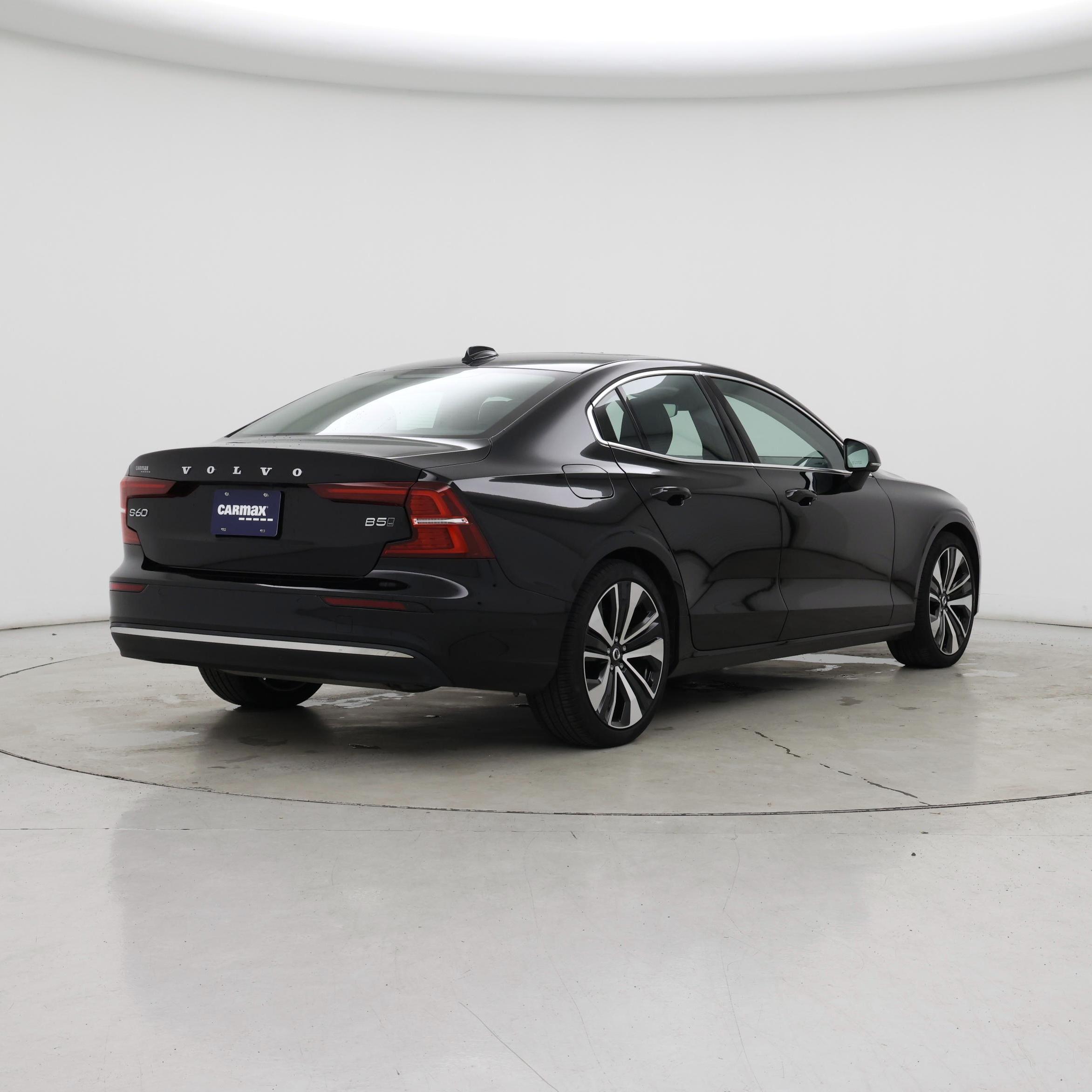 Thumbnail: 2023 Volvo S60 - 8