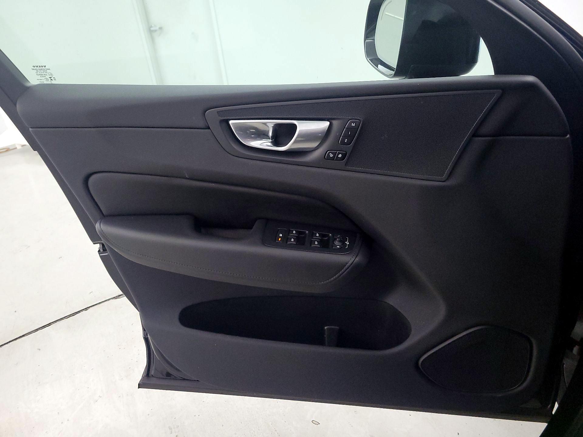 Thumbnail: 2024 Volvo XC60 - 12