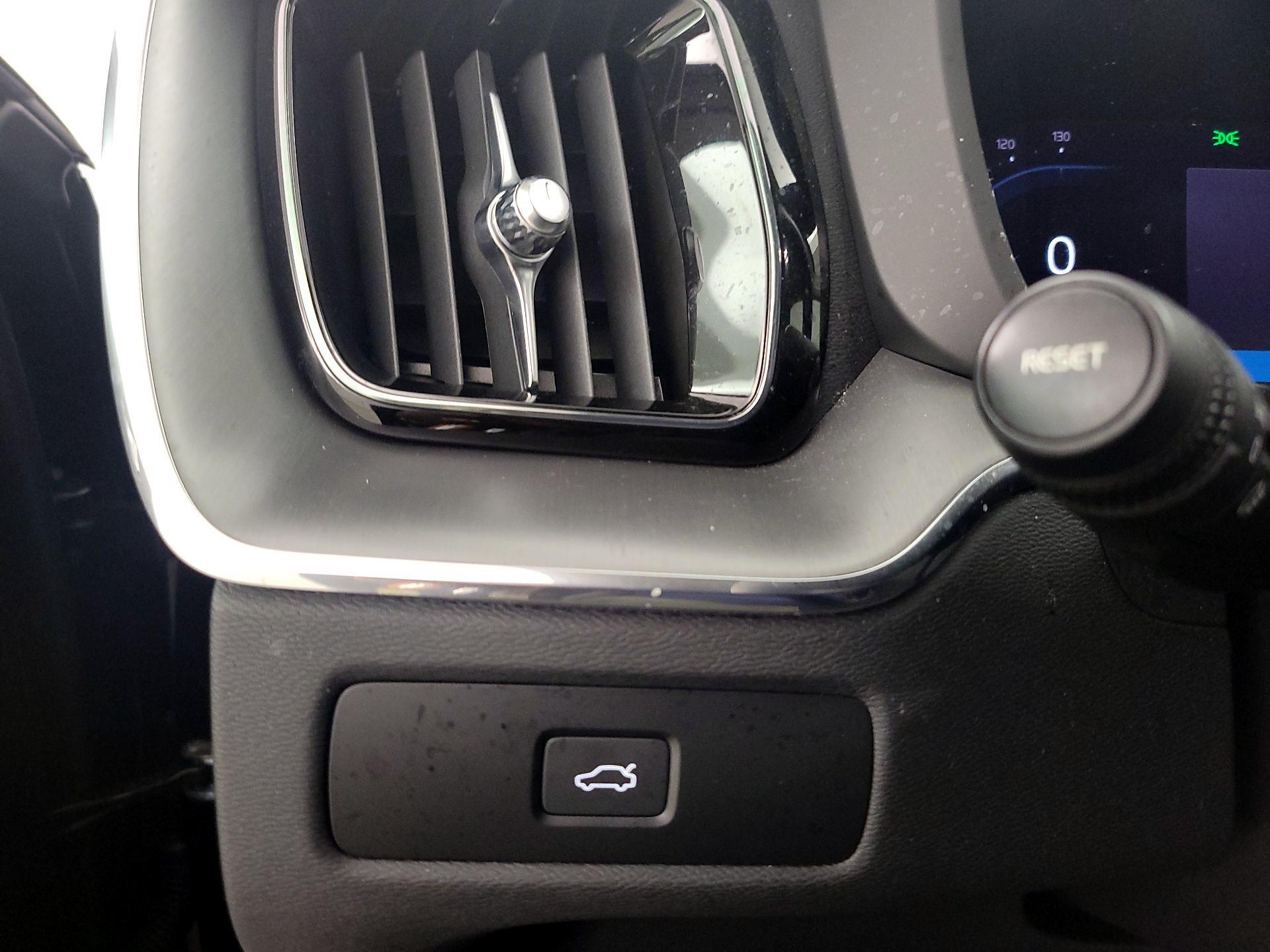 Thumbnail: 2024 Volvo XC60 - 13