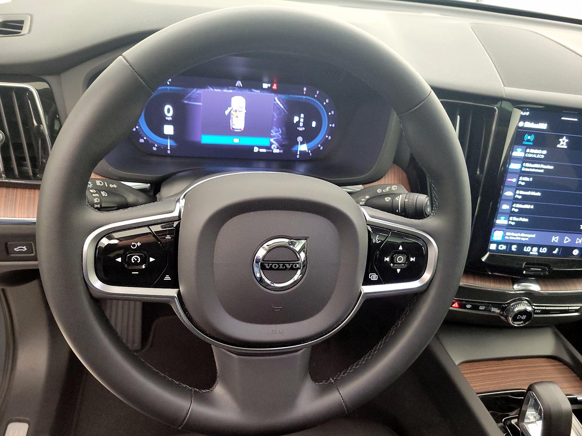 Thumbnail: 2024 Volvo XC60 - 10