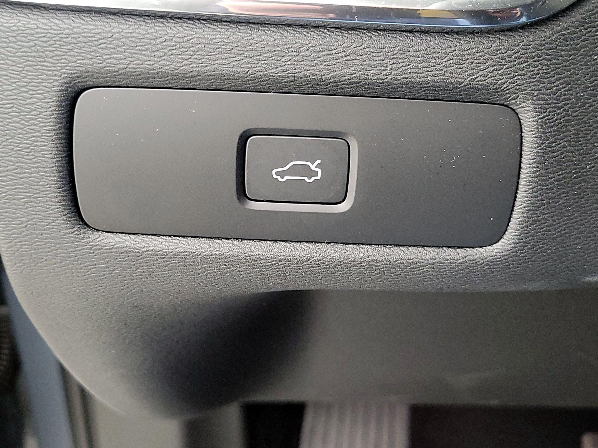 Thumbnail: 2024 Volvo XC60 - 13