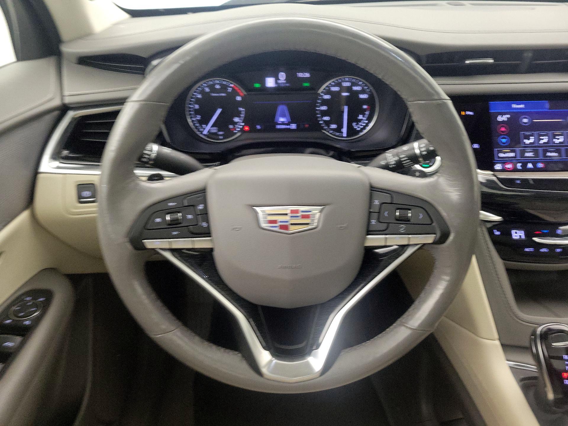 Thumbnail: 2022 Cadillac XT6 - 10