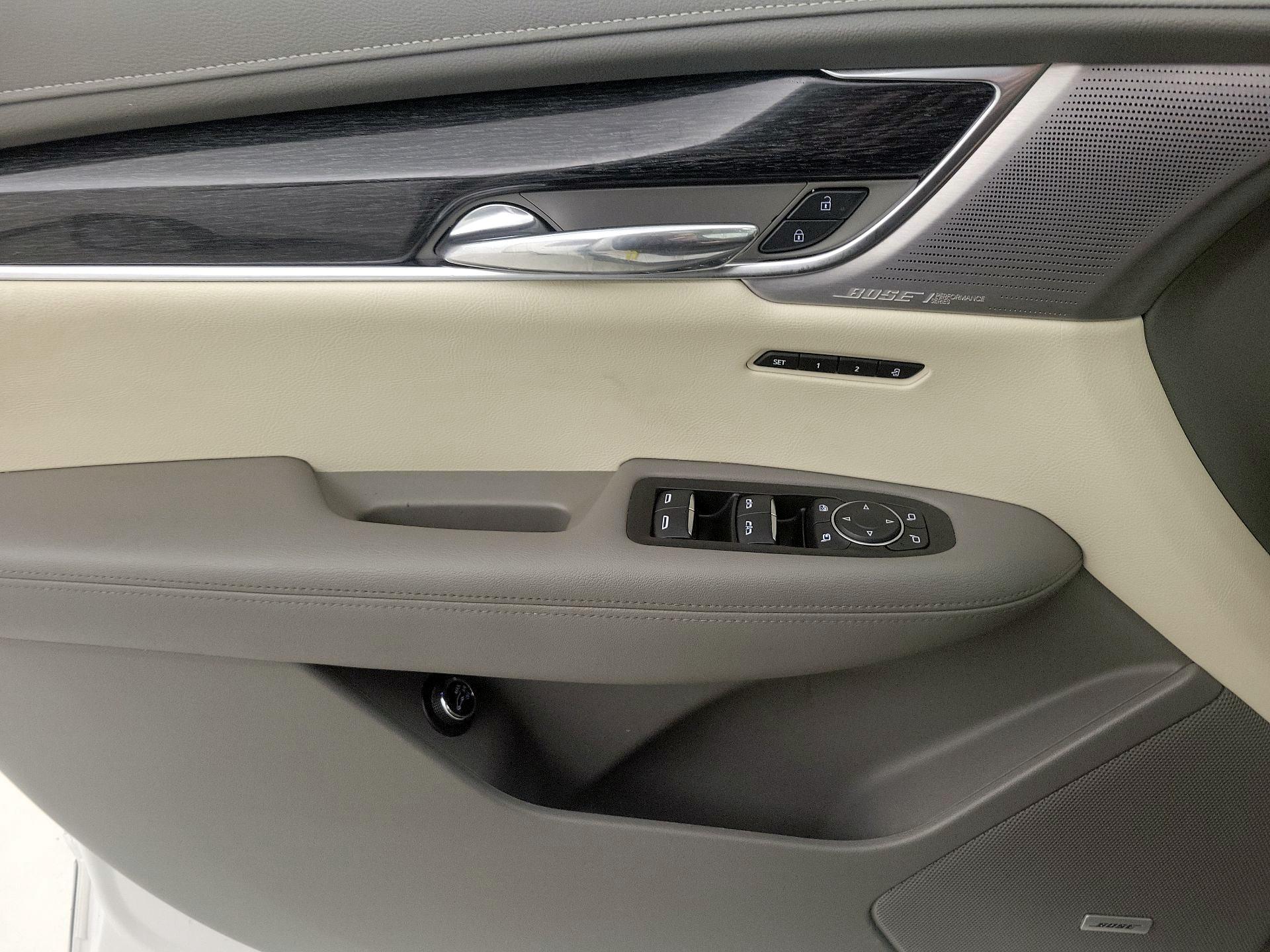 Thumbnail: 2022 Cadillac XT6 - 12