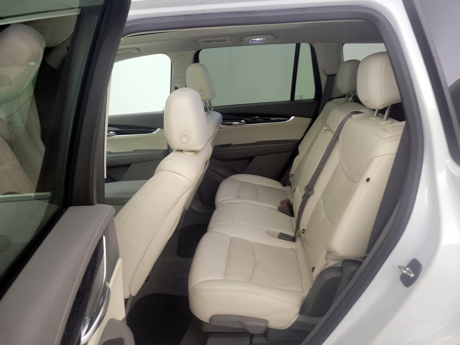 Thumbnail: 2022 Cadillac XT6 - 19