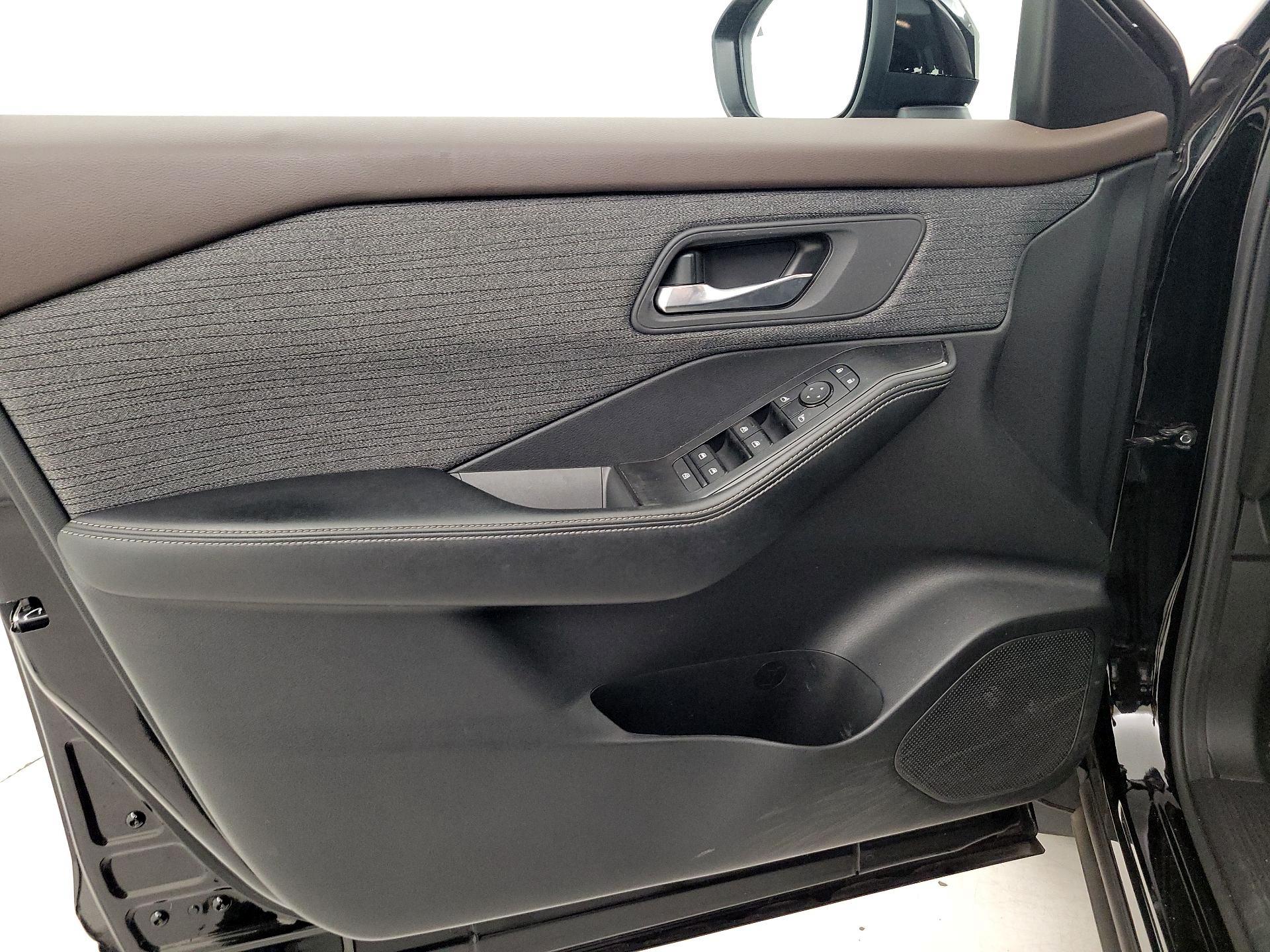 Thumbnail: 2023 Nissan Rogue - 12