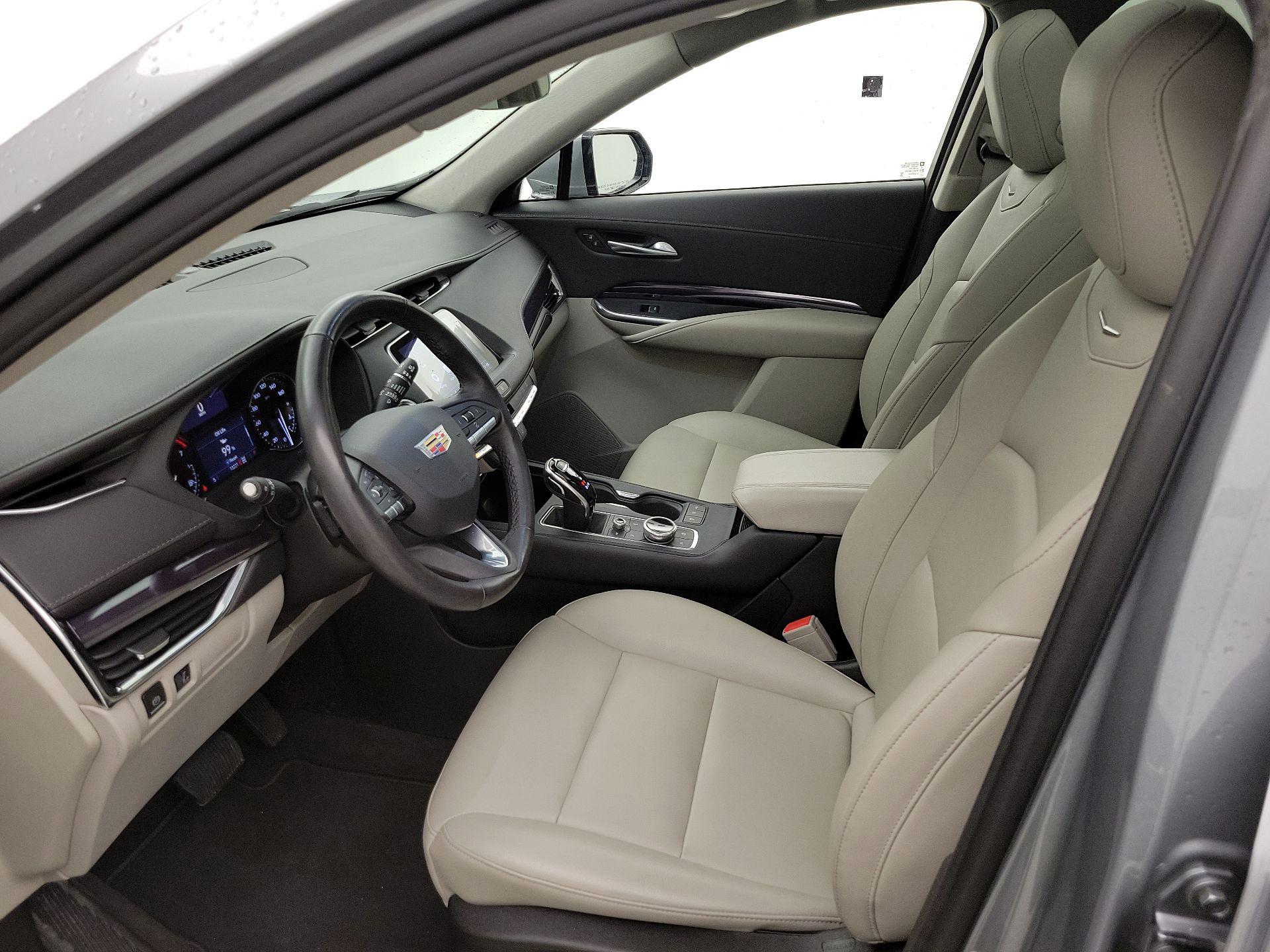 Thumbnail: 2023 Cadillac XT4 - 11