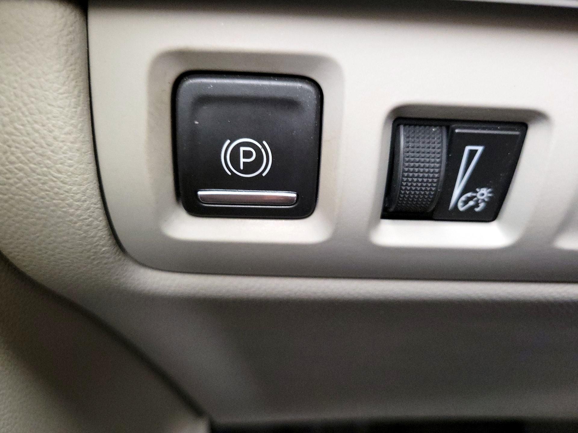 Thumbnail: 2023 Cadillac XT4 - 13