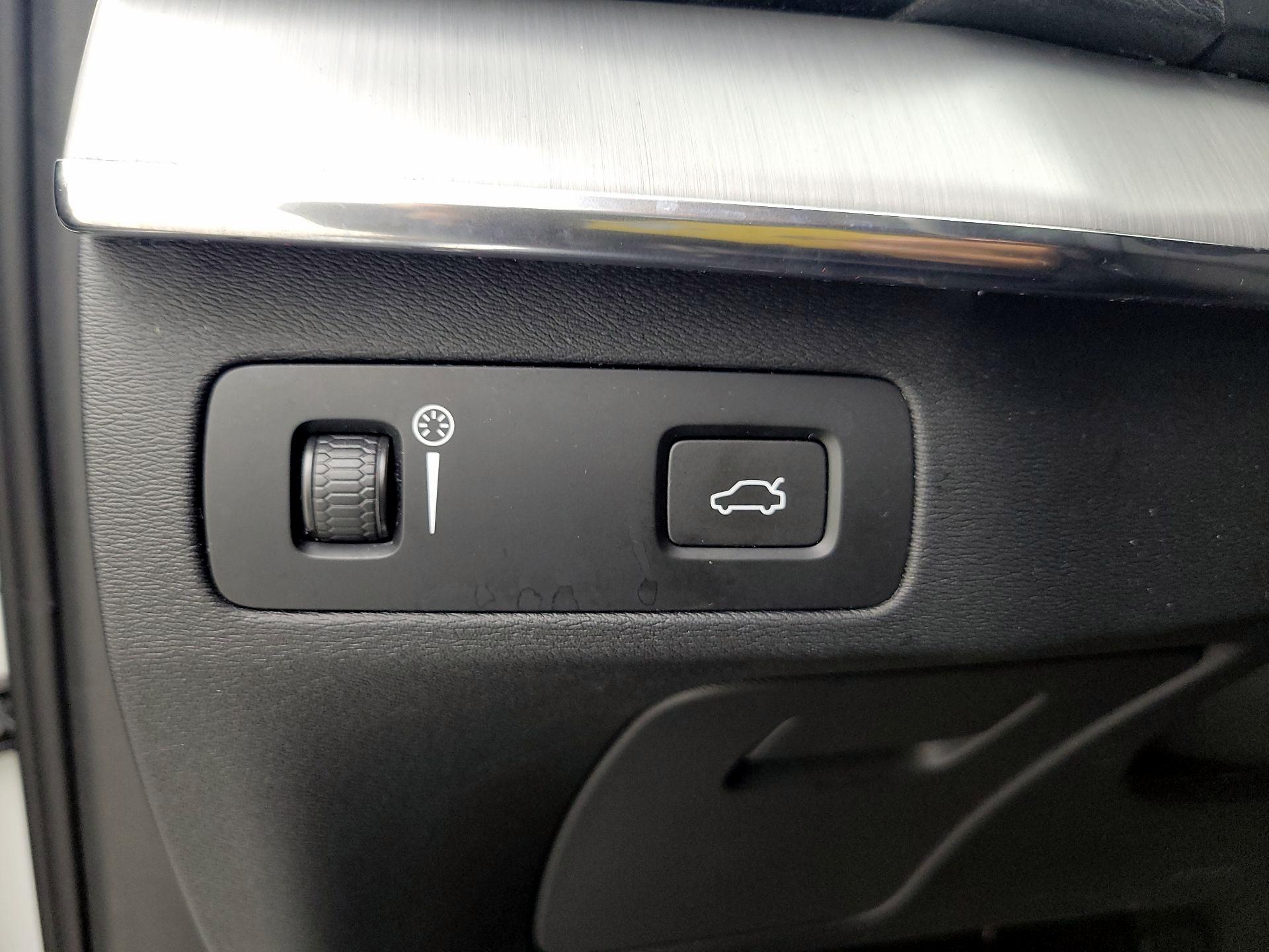 Thumbnail: 2022 Volvo XC90 - 13