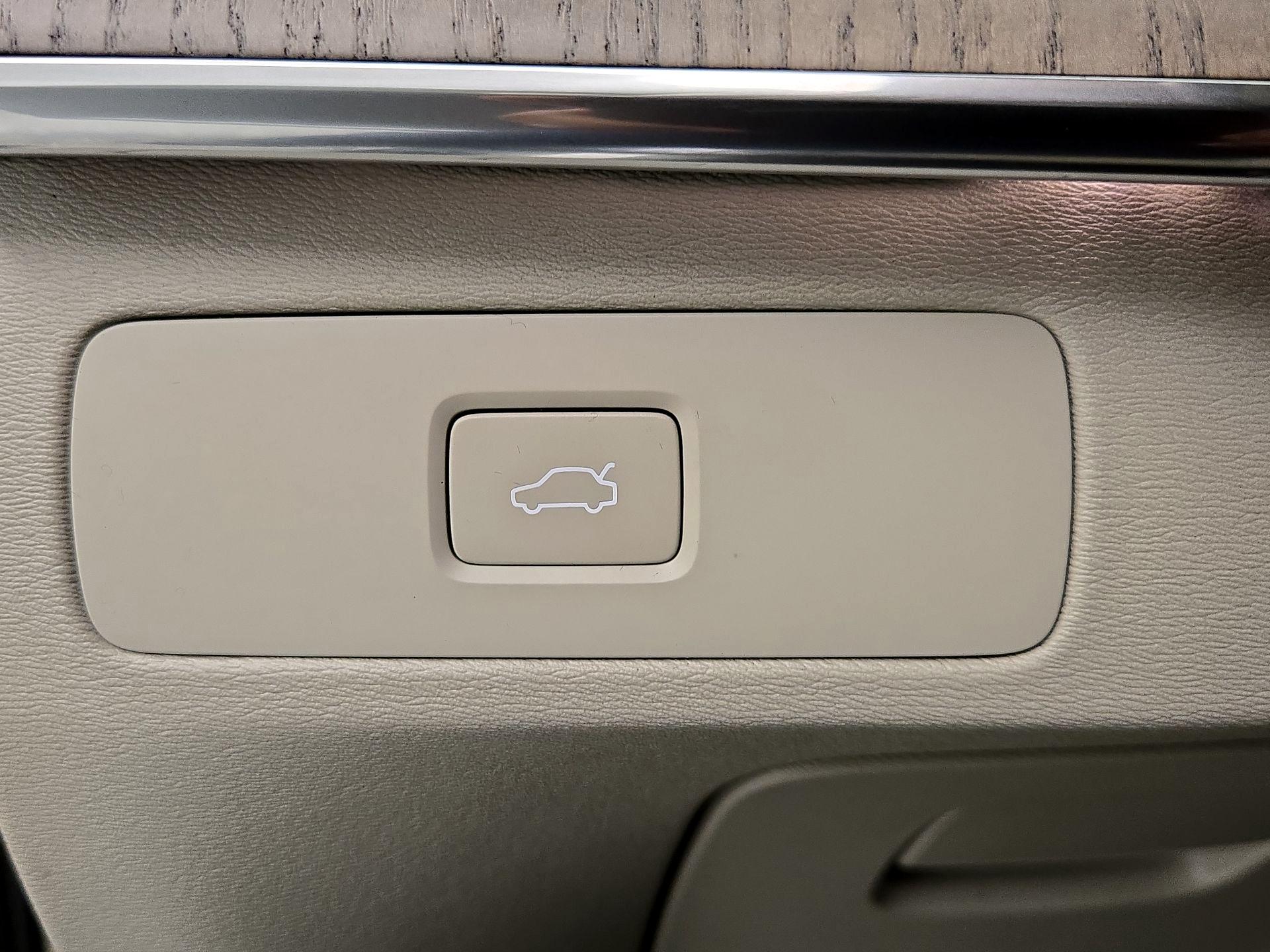 Thumbnail: 2024 Volvo XC90 - 13