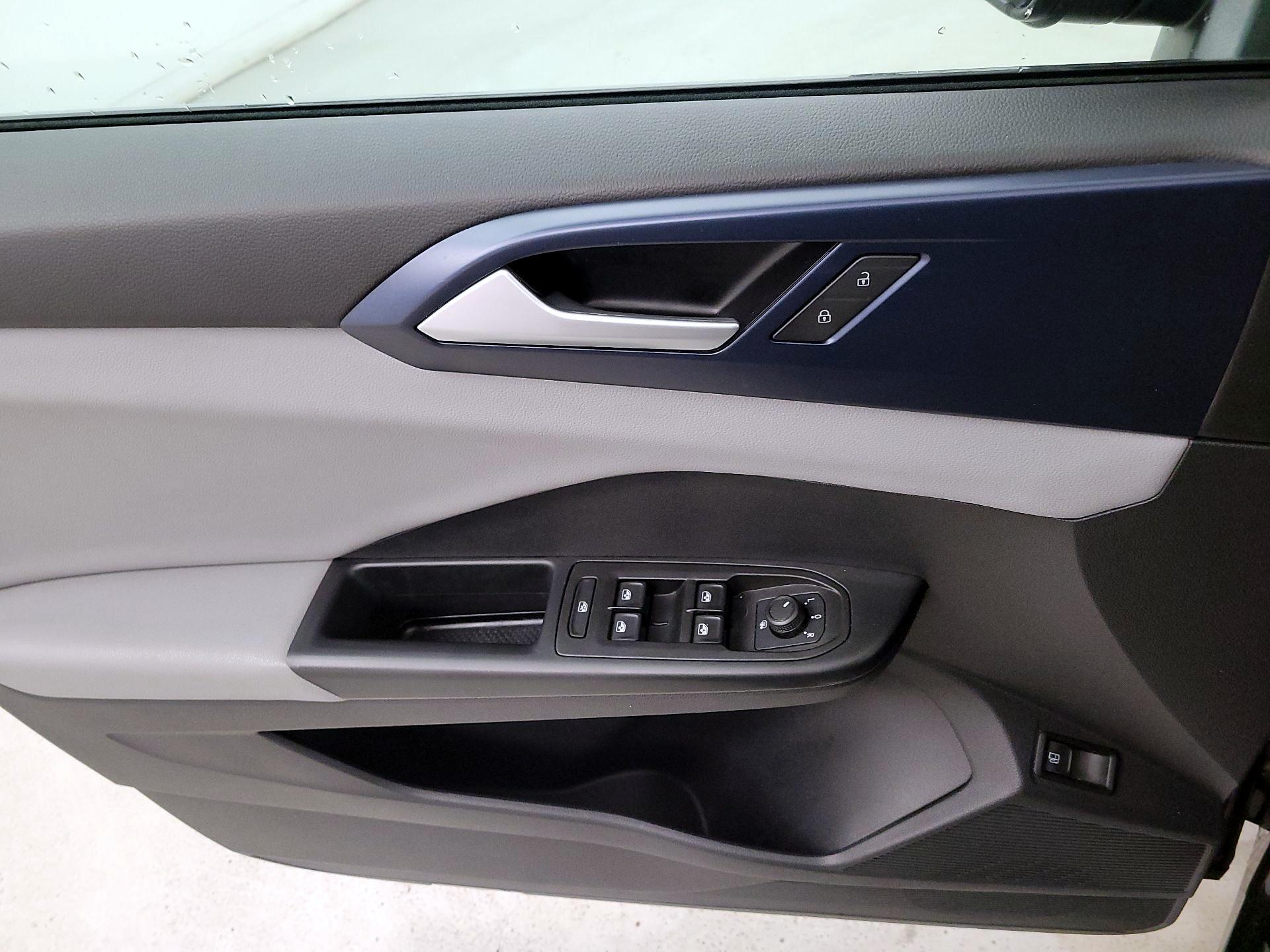 Thumbnail: 2022 Volkswagen Taos - 12