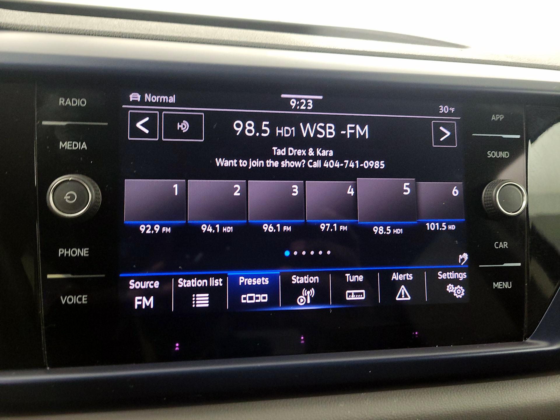 Thumbnail: 2022 Volkswagen Taos - 15